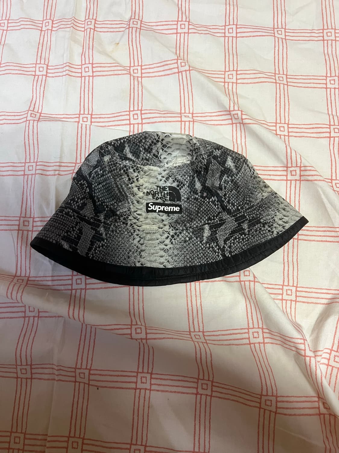 슈프림 노스페이스 스네이크스킨 버킷햇 s/m 상품이미지1