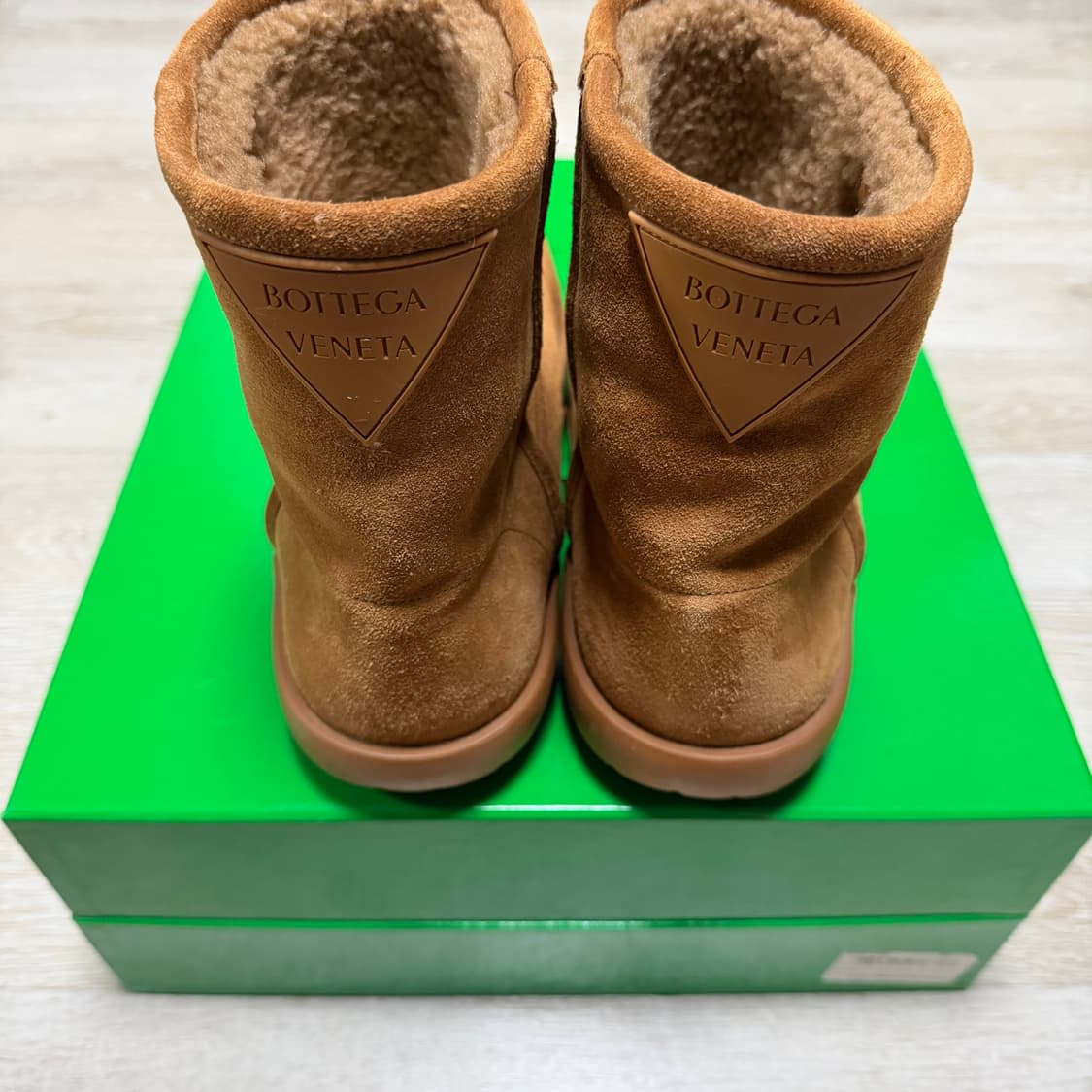 [S급/42] 보테가 베네타 시어링 스웨이드 어그 부츠 브라운 상품이미지4