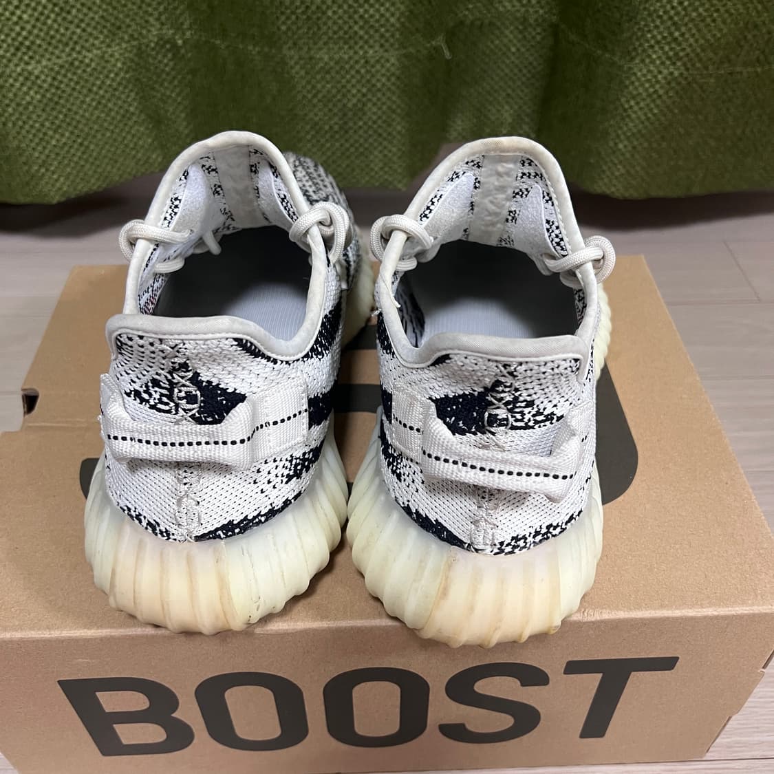 아디다스 이지 부스트 350 V2 지브라 2022/2023 상품이미지3
