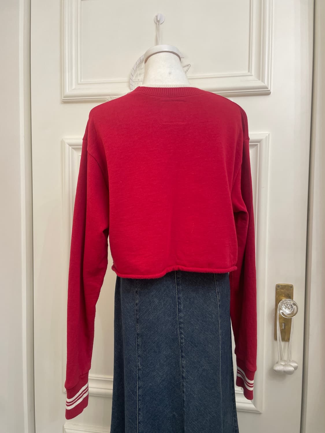 red lettering white printing crop sweats 상품이미지8