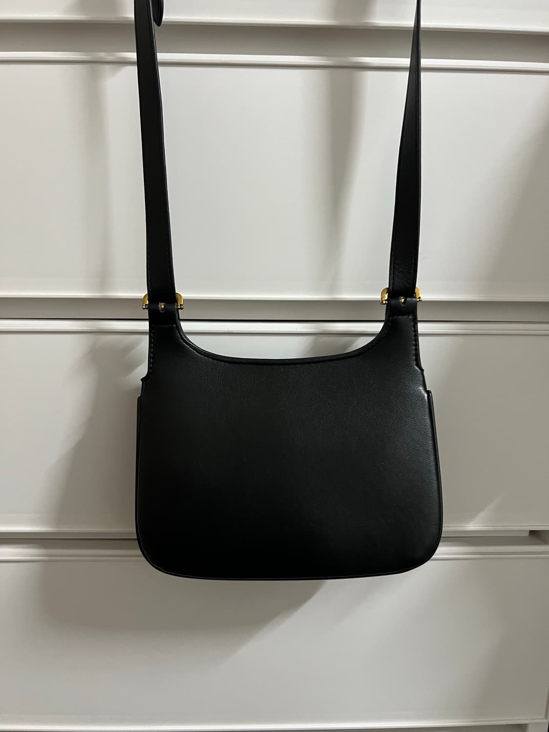 입생로랑 블랙 가죽 백 상품이미지4