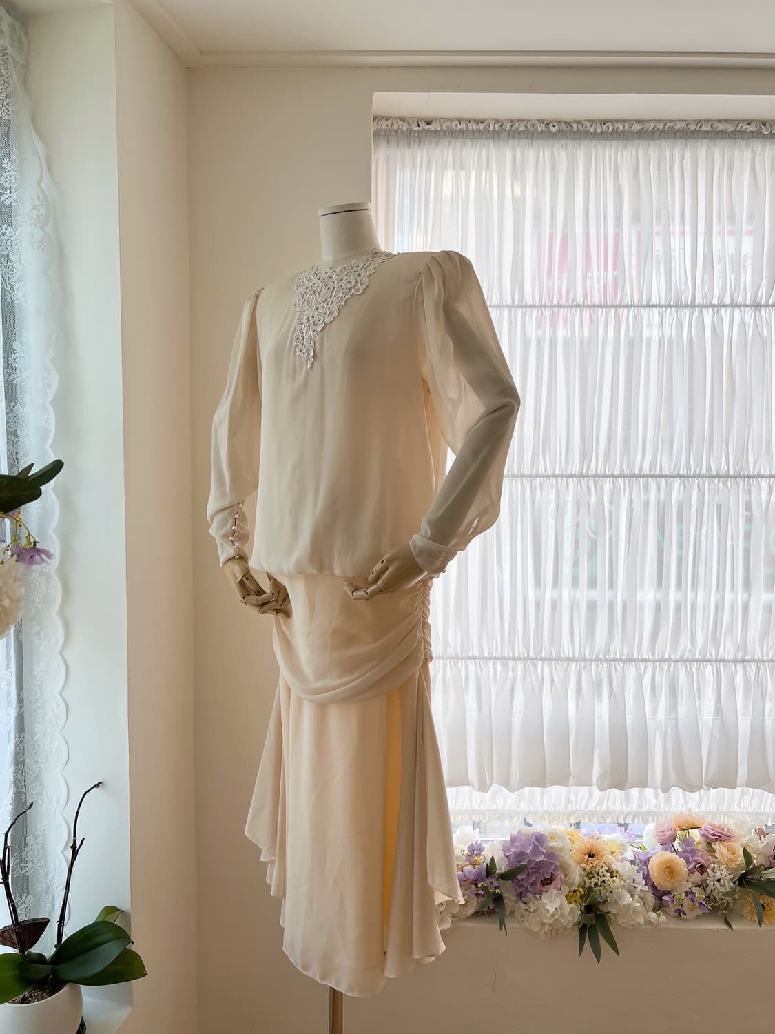 언발 레이스 넥 허리셔링 쉬폰 롱 원피스 상품이미지7