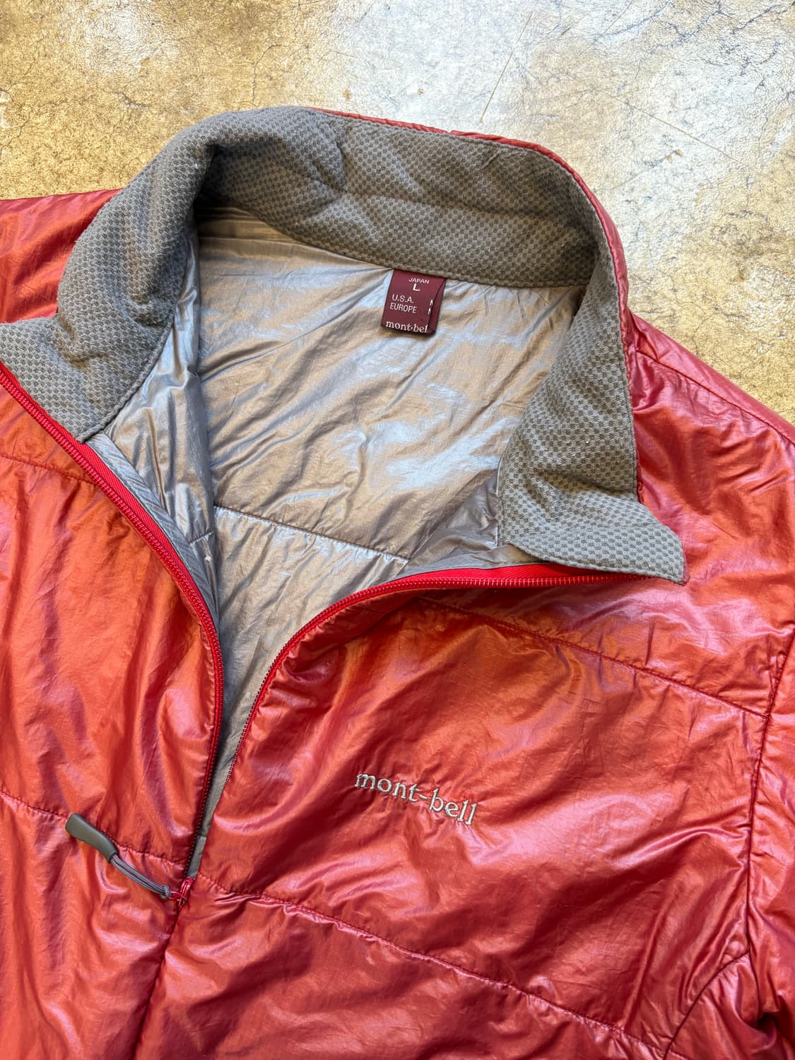몽벨 mont bell 경량 유광 패딩 상품이미지4