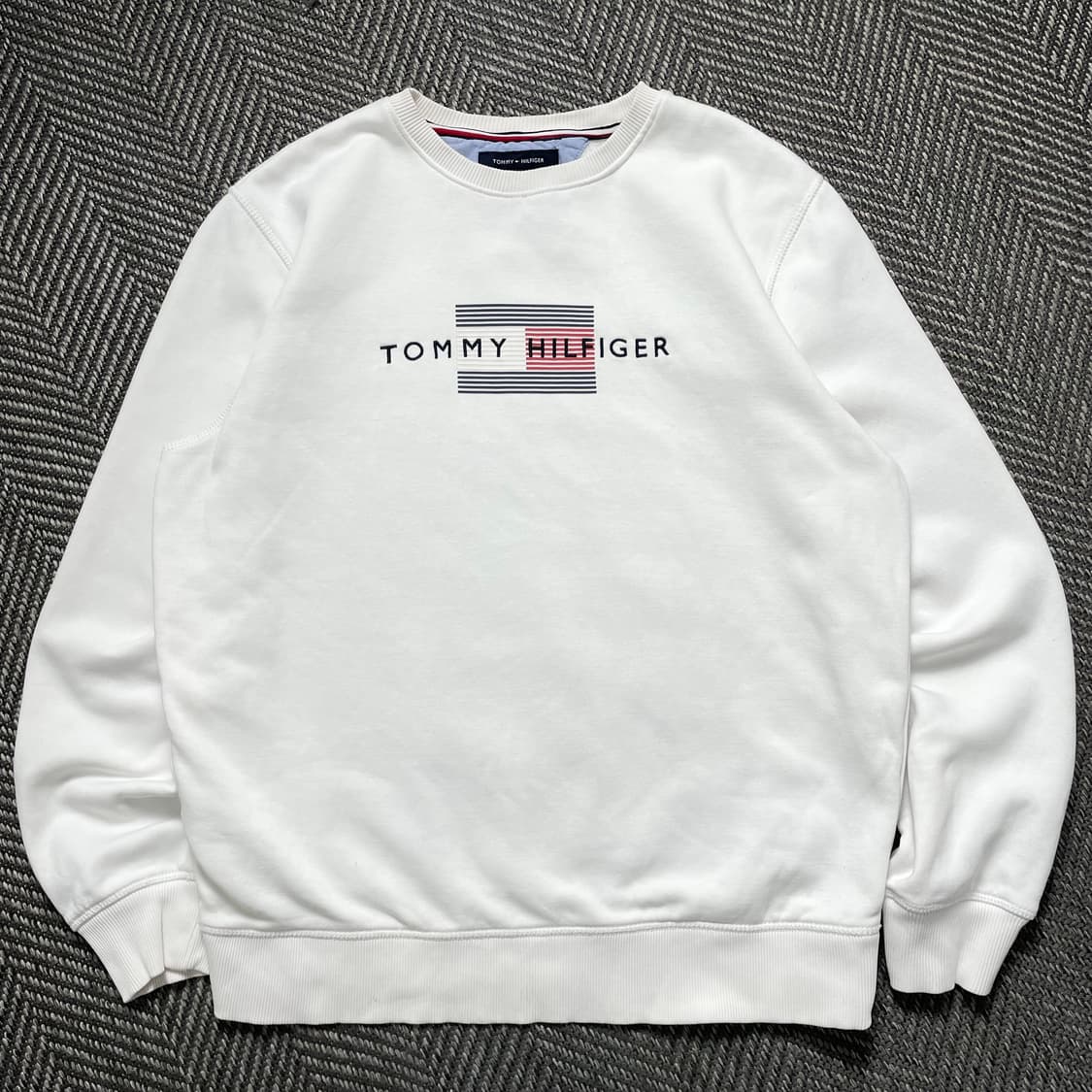 타미힐피거 스펠아웃 빅로고 화이트 맨투맨 y 5058 상품이미지2
