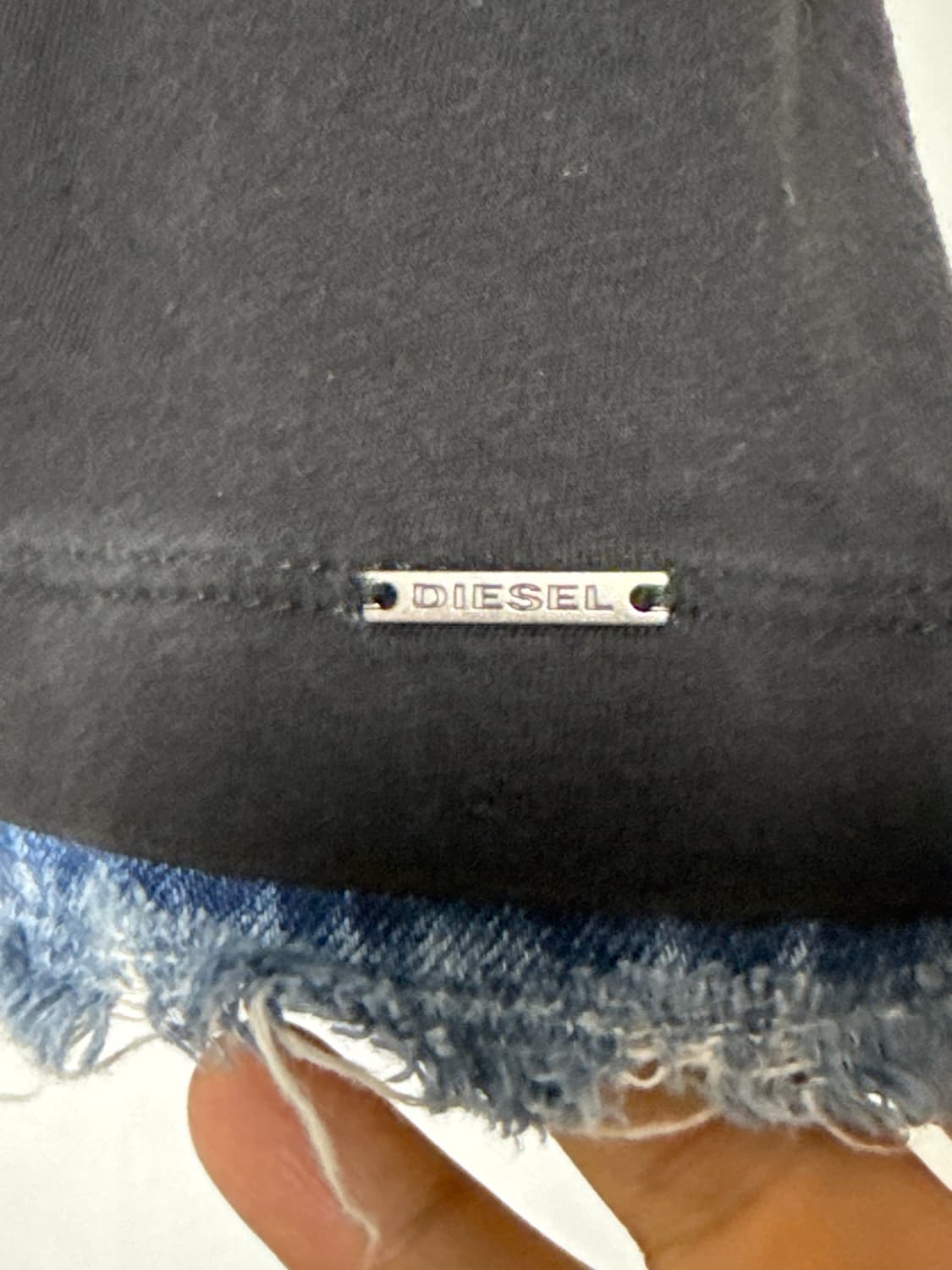 디젤 밑단 그런지 브이넥 데님 포켓 반팔티 상품이미지8