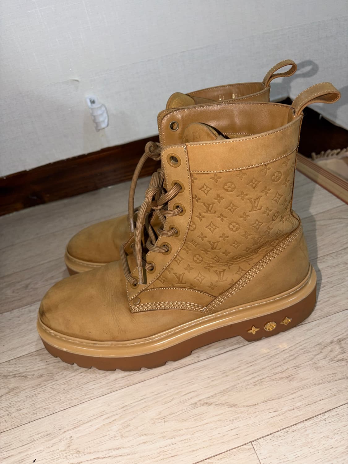 루이비통 LV 레인저 부츠 베이지 9.5사이즈 상품이미지4