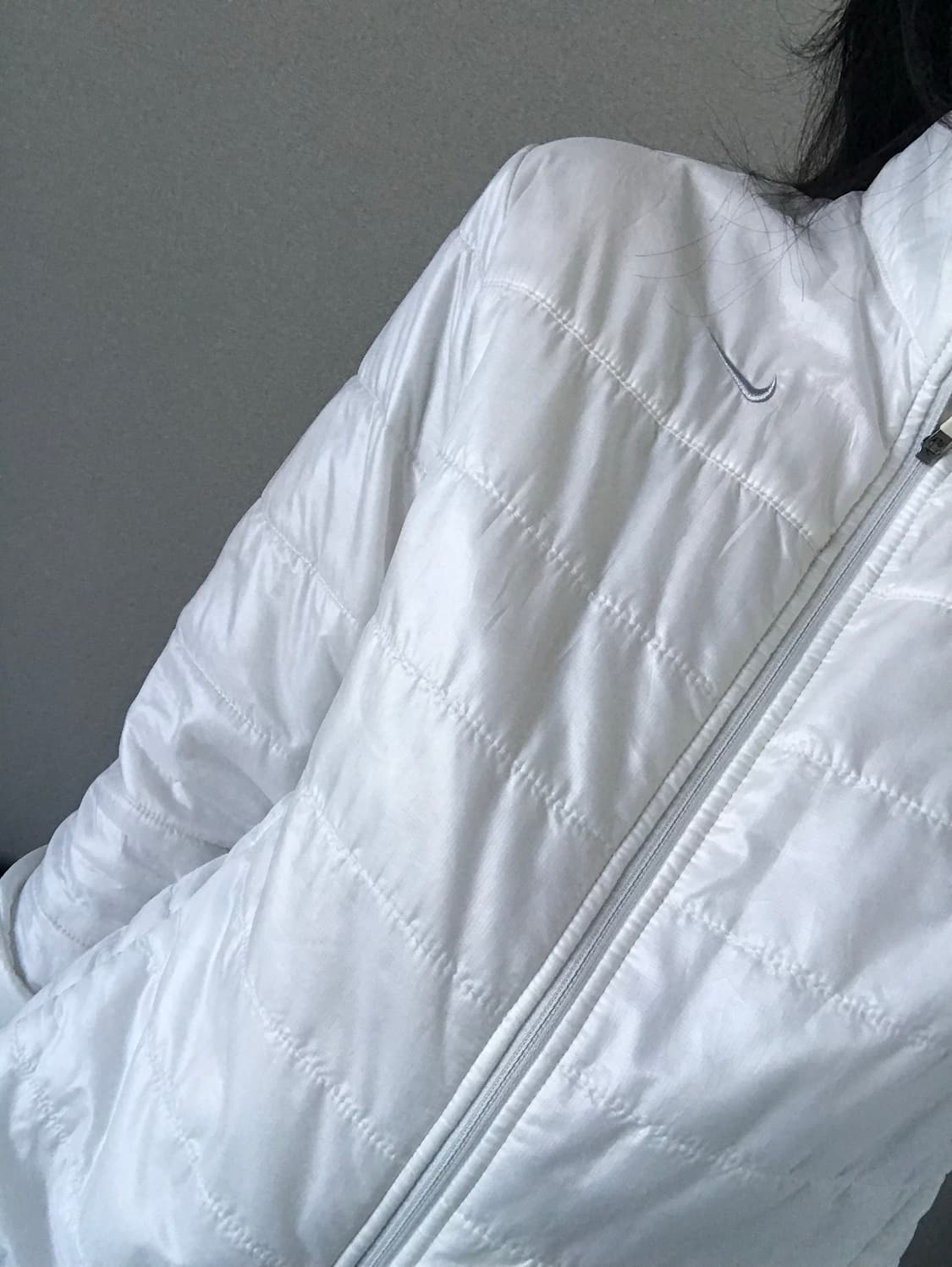 나이키 00년대 올드스쿨 은색 스우시 화이트 경량패딩 상품이미지4