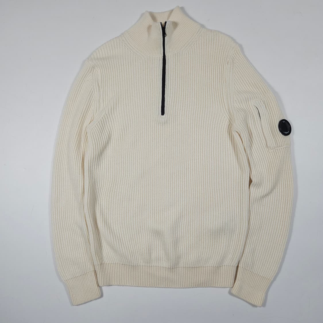 씨피컴퍼니 렌즈 반집업 니트 상품이미지1