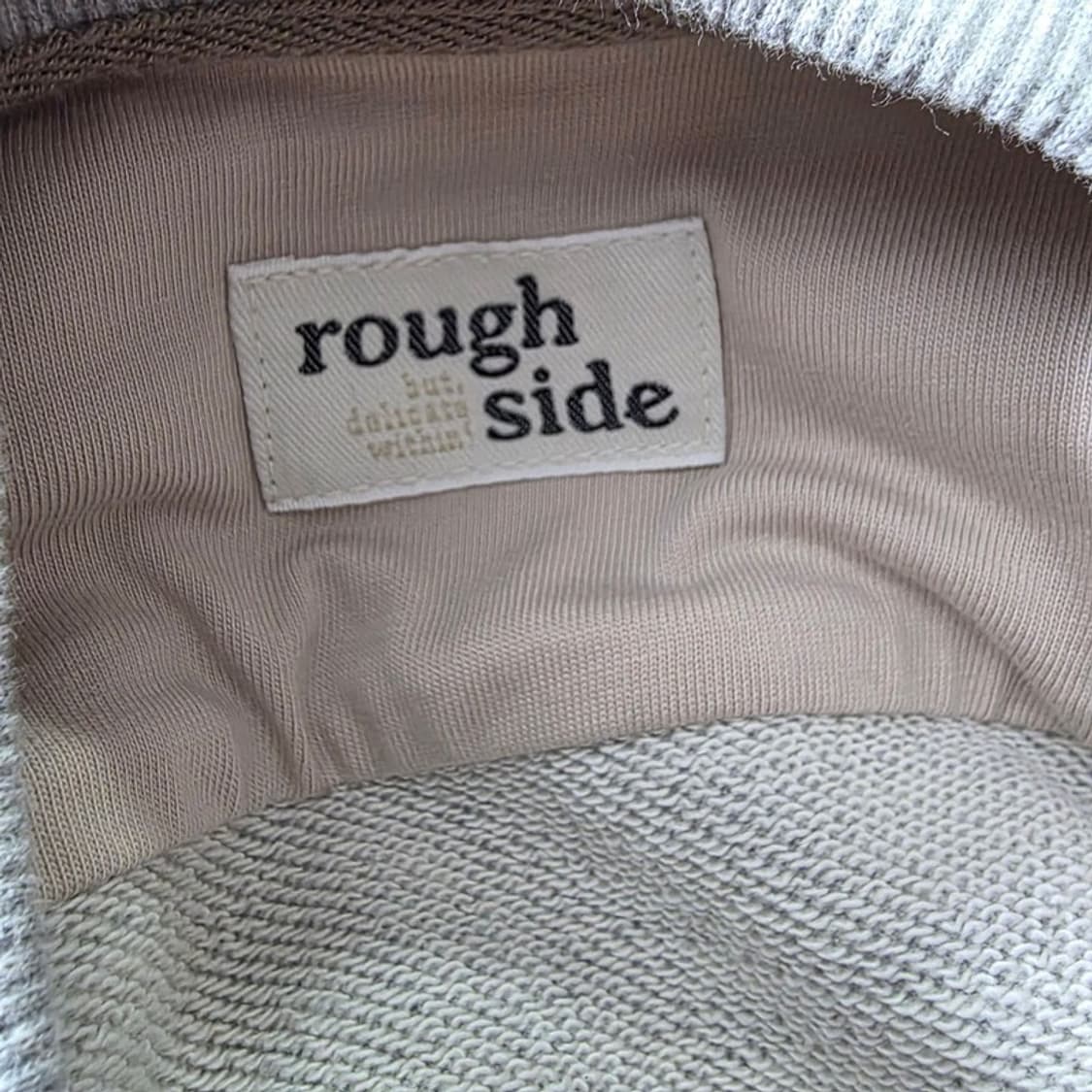 ROUGH SIDE 러프사이드 미니멀 그레이 스웻셔츠 상품이미지6