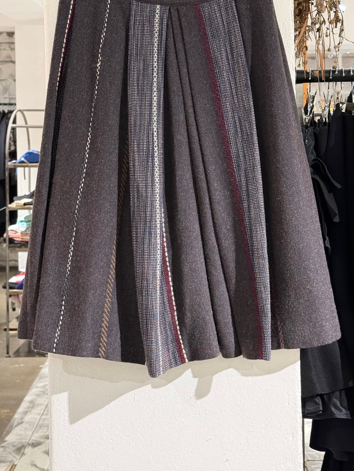 드리스 반 노튼 울 스트라이프 패널 플리츠 미디 스커트 상품이미지6