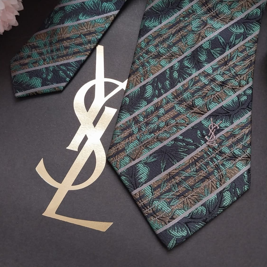 입생로랑 실크 리프 스트라이프 넥타이 8.8cm A+등급 K1267
 상품이미지3