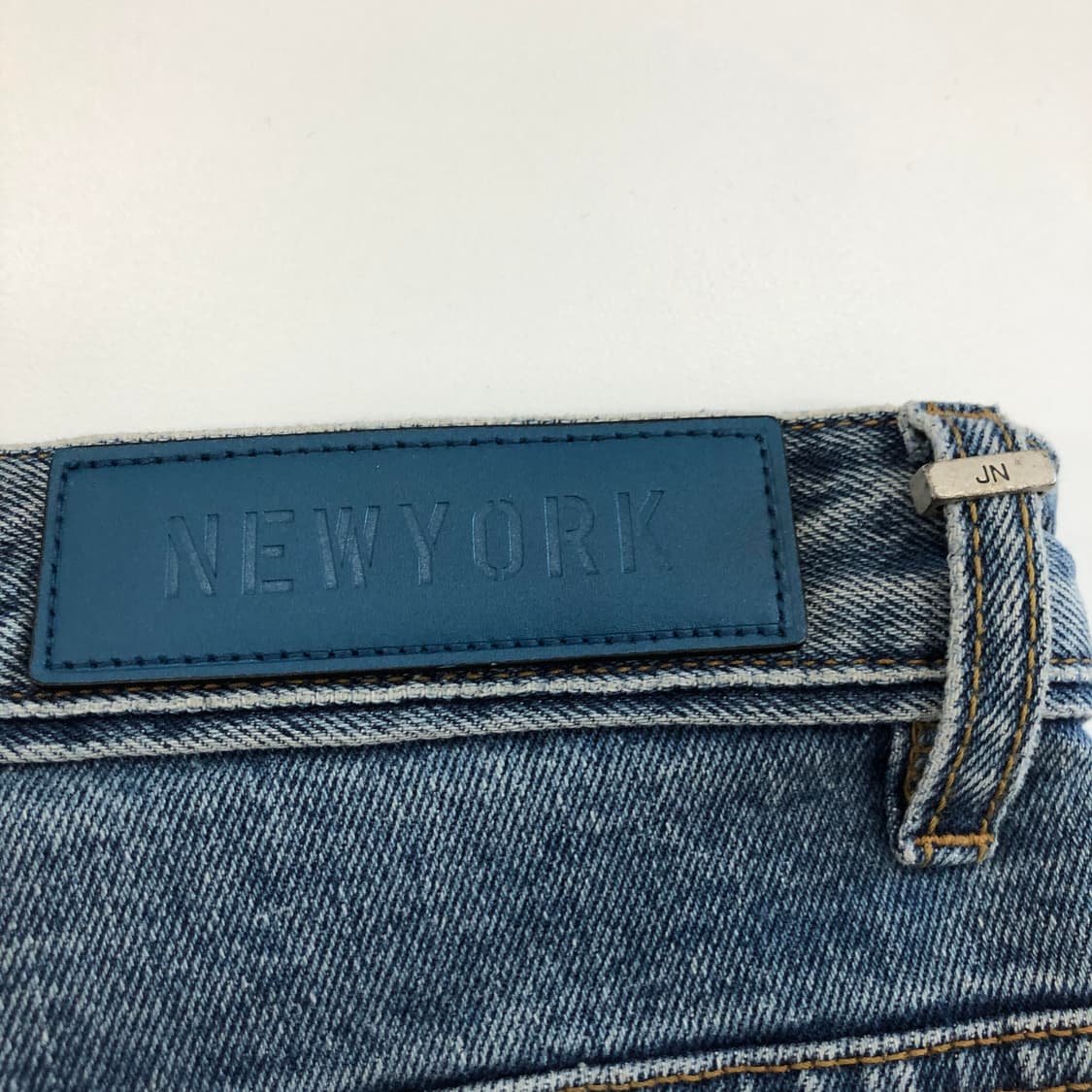 질스튜어트 뉴욕 레더패치 은장 크롭데님진 34 인치 상품이미지4