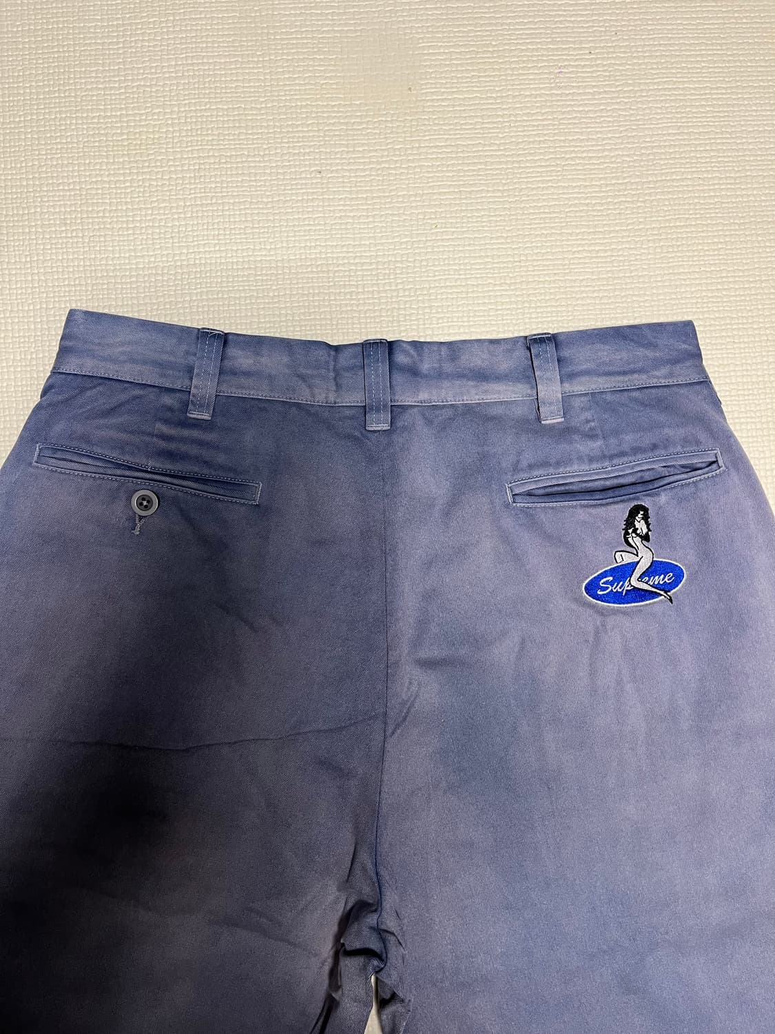 슈프림 핀업걸 치노 팬츠 워시드 네이비 상품이미지1
