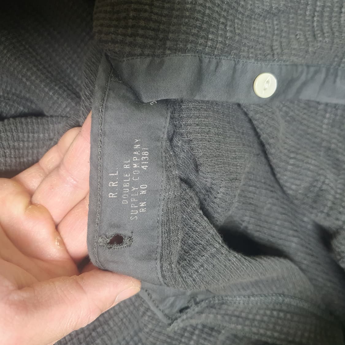 더블알엘 워싱 블랙 헨리넥 판매합니다. 상품이미지7