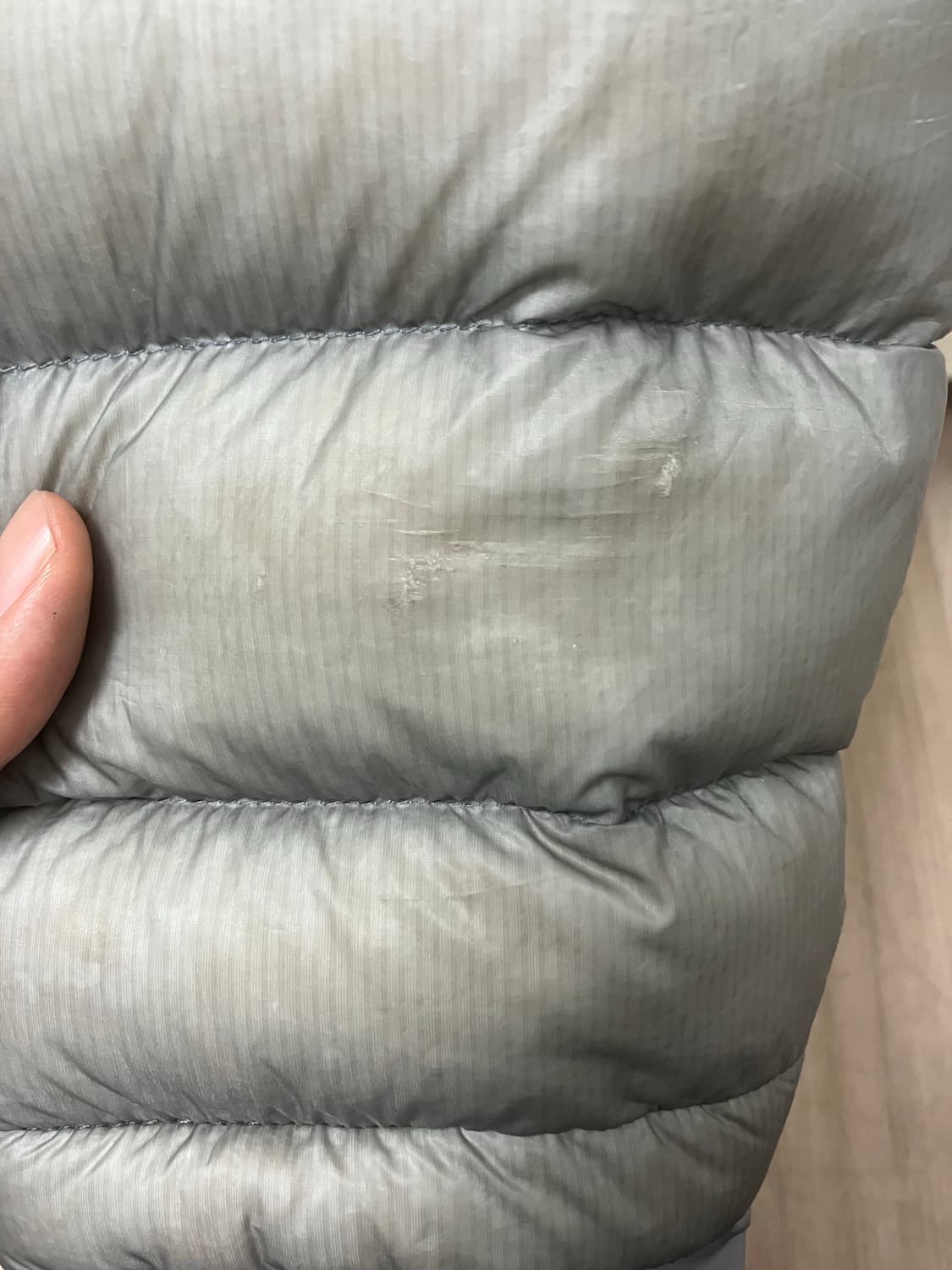 산산기어 서픽스 푸퍼 자켓 그레이 24fw (2) 경량패딩 상품이미지3