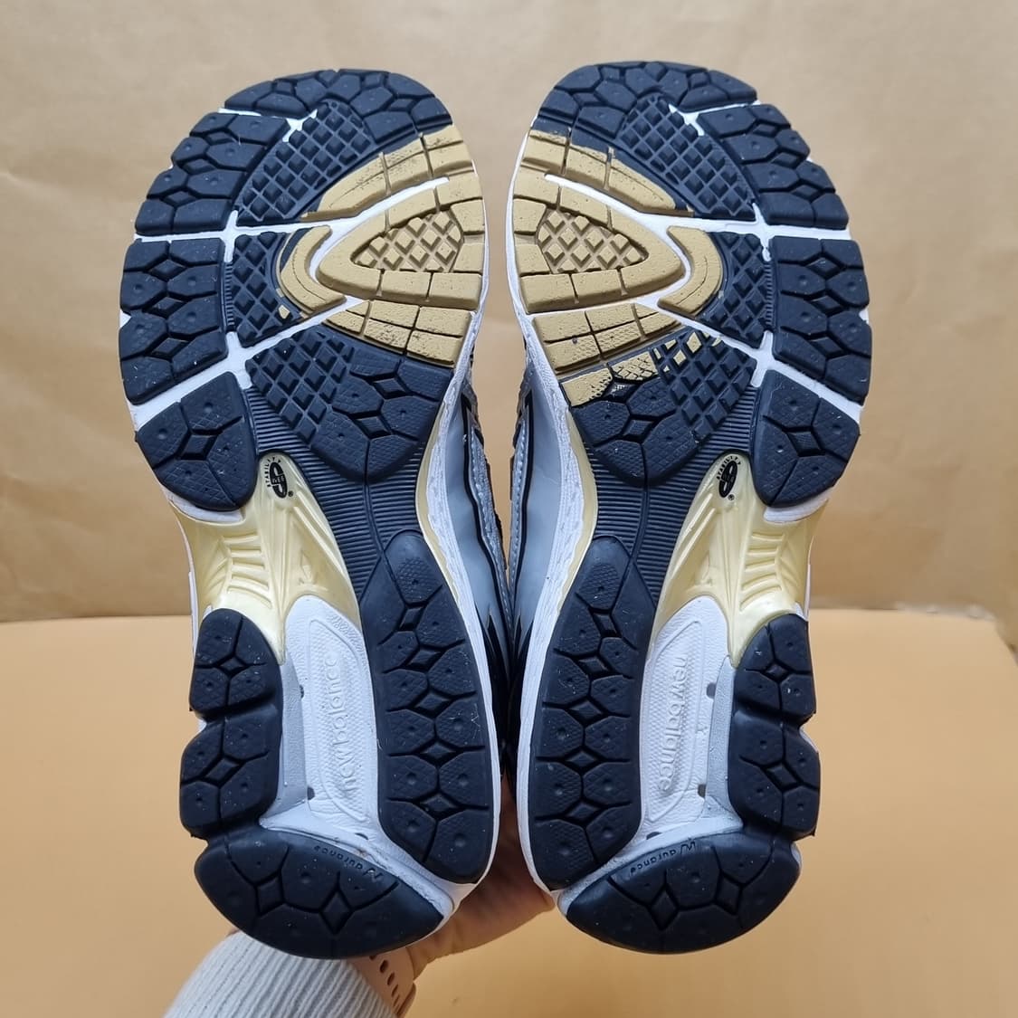 뉴발란스1906R 화이트골드 여성운동화235  상품이미지3