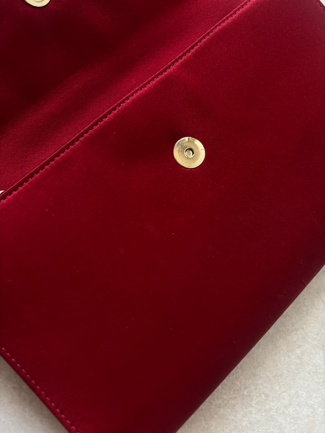 로저비비에 레드 새틴 크리스탈 클러치백 상품이미지3