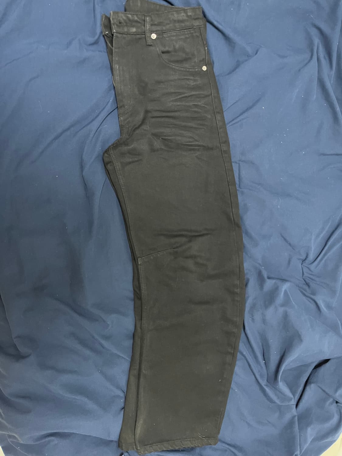 쿠어 엠보 워시드 딥 커브드 데님 블랙 s사이즈 상품이미지2