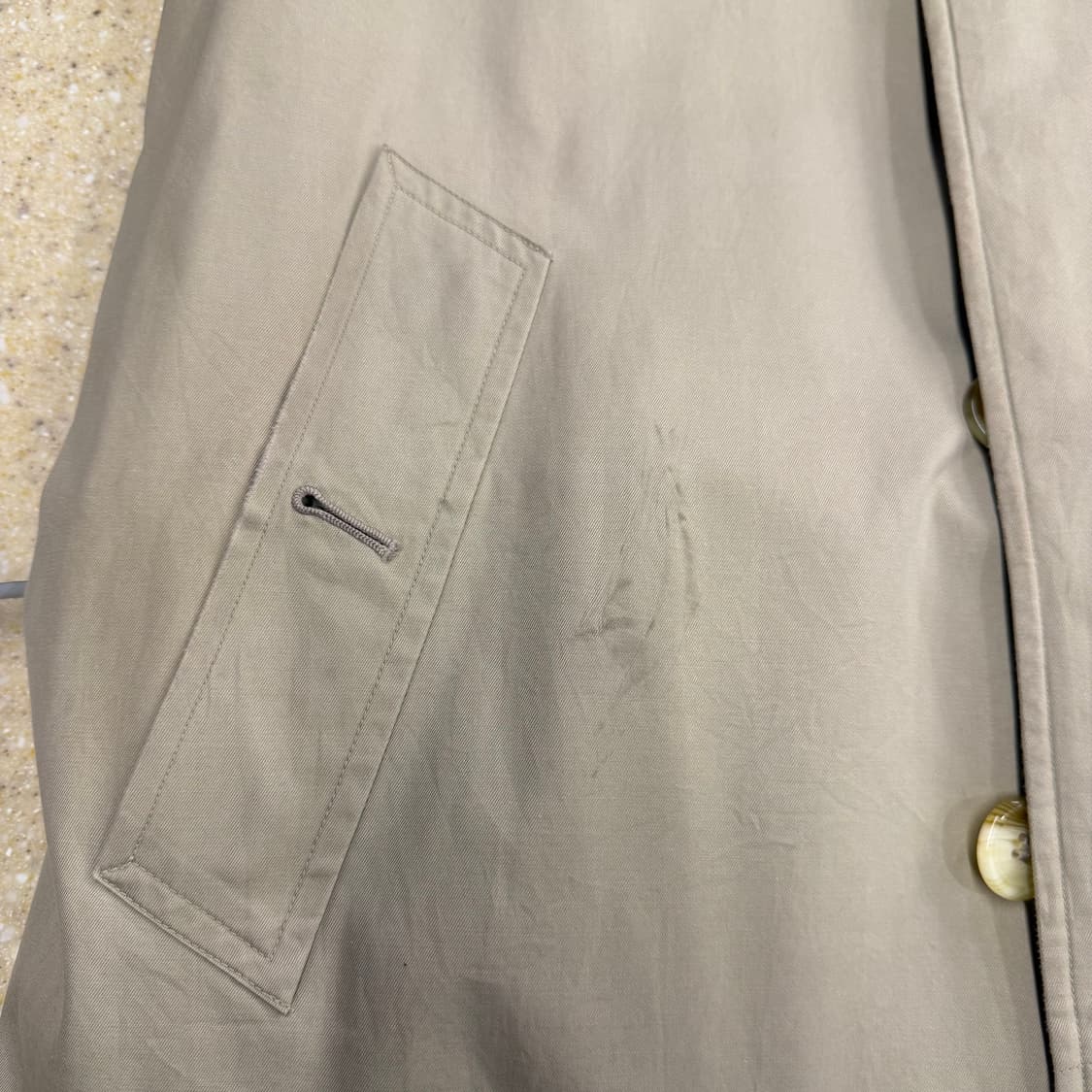 버버리 트렌치 코트 견장 백 스톰 플랫 슬리브 스트랩 디테일 베이지 상품이미지8