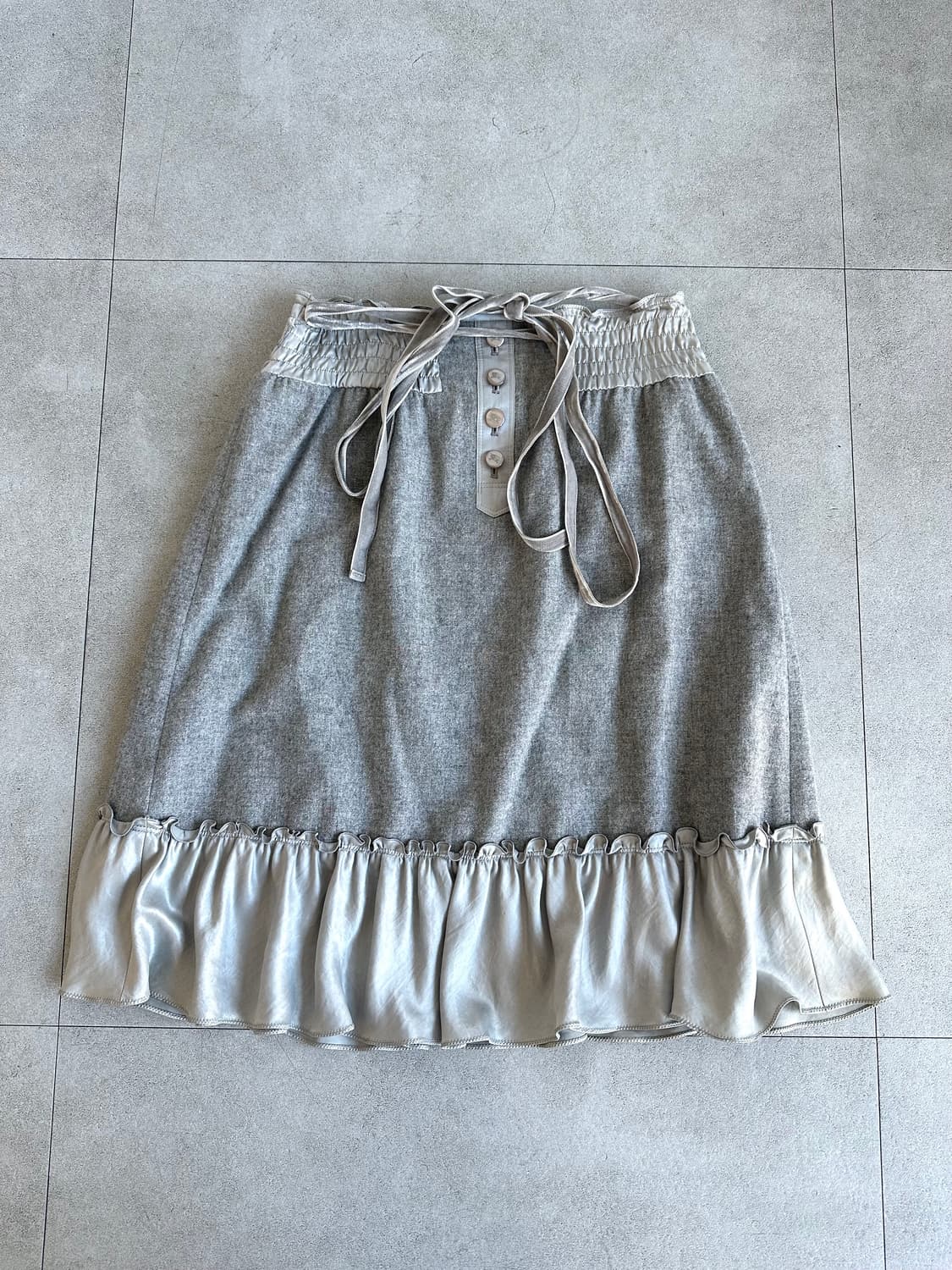 버버리 그레이 프릴 밴딩 미디 스커트 상품이미지1