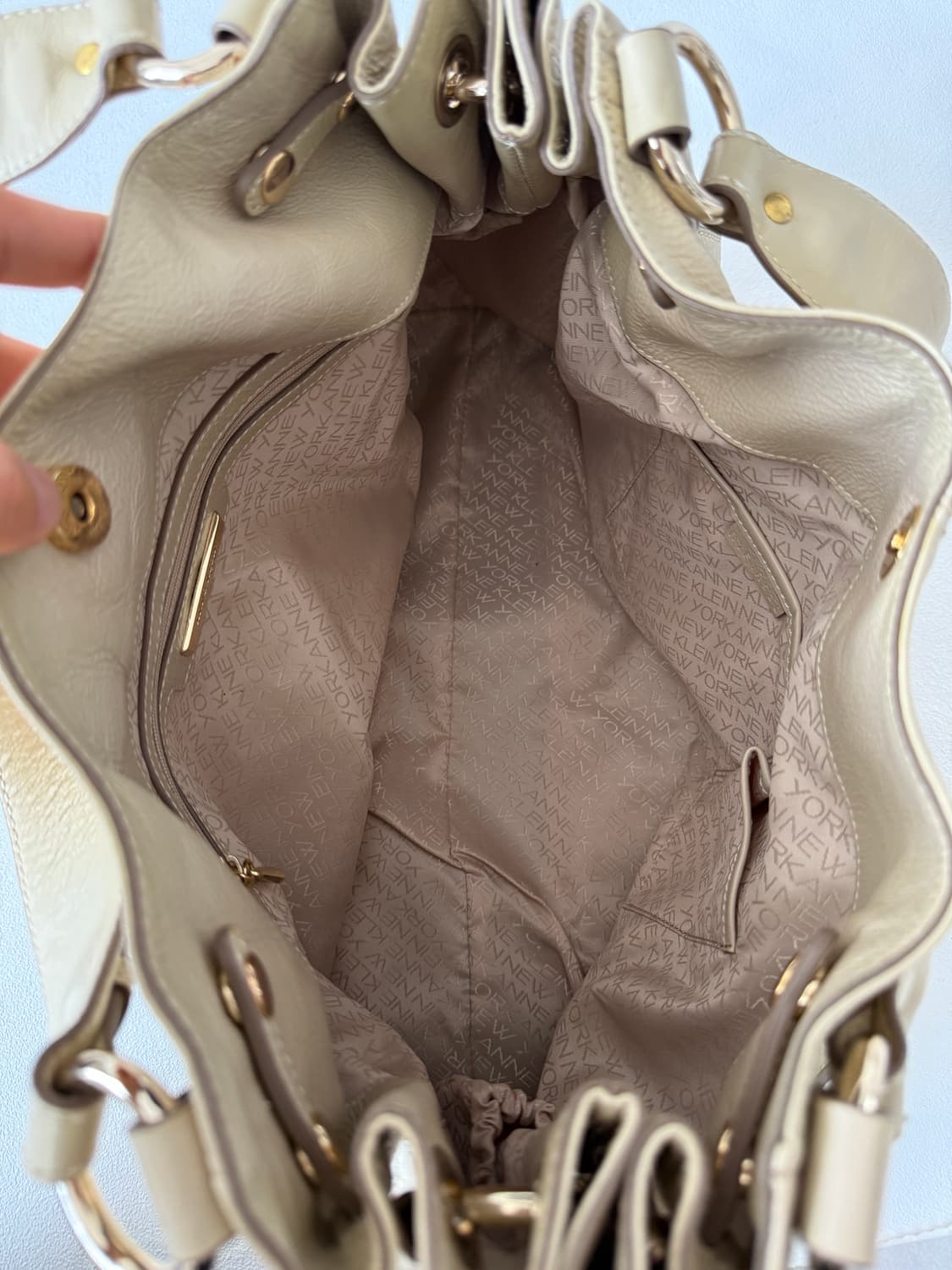 앤클라인(ANNE KLEIN) 레더 숄더백(큰 사이즈) 상품이미지10