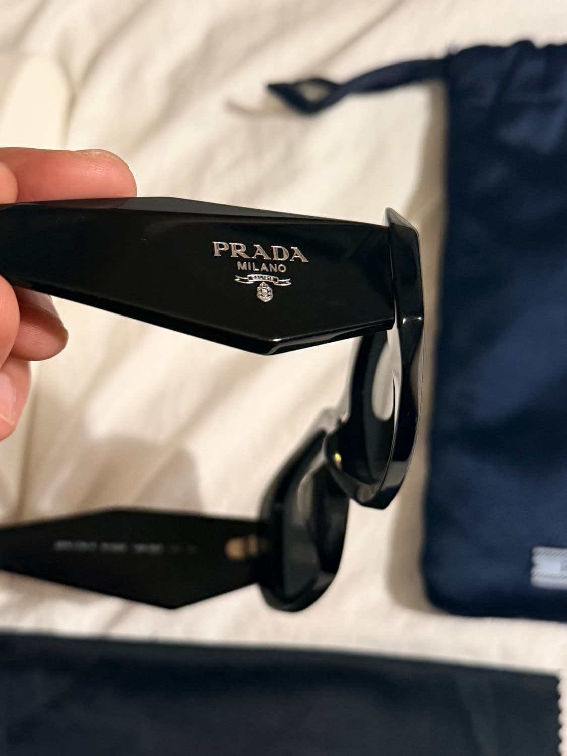 프라다 SPR 17W-F 블랙 선글라스 상품이미지3