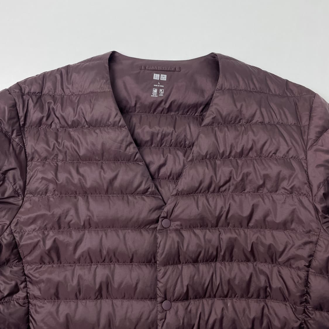 [중고] 유니클로 경량 다운 패딩 버건디 L 상품이미지3