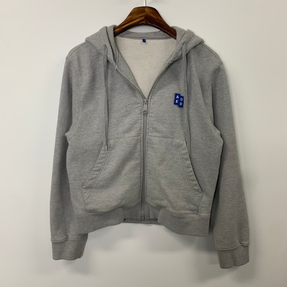 아더에러 자수로고 그레이 후드집업 상품이미지2