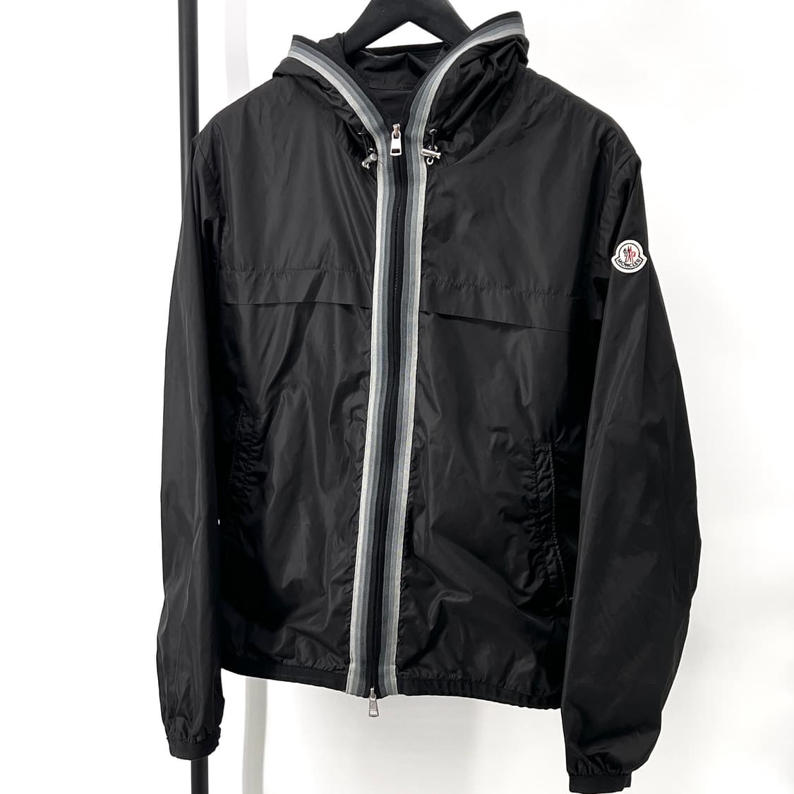 [4사이즈] 몽클레어 바람막이 후드 자켓 블랙 상품이미지2