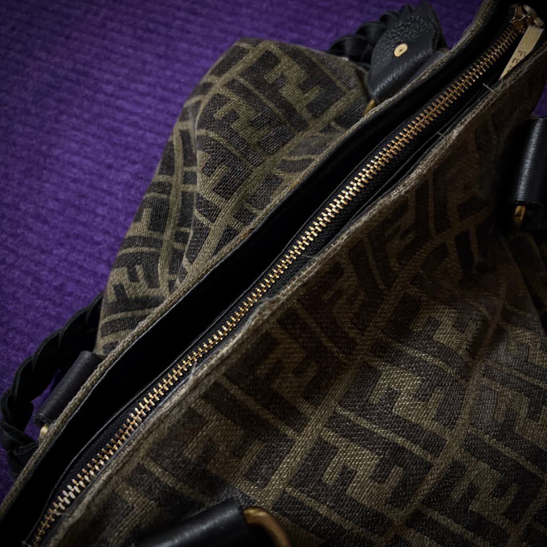 FENDI Vintage FF Canvas Shoulder Bag 상품이미지3