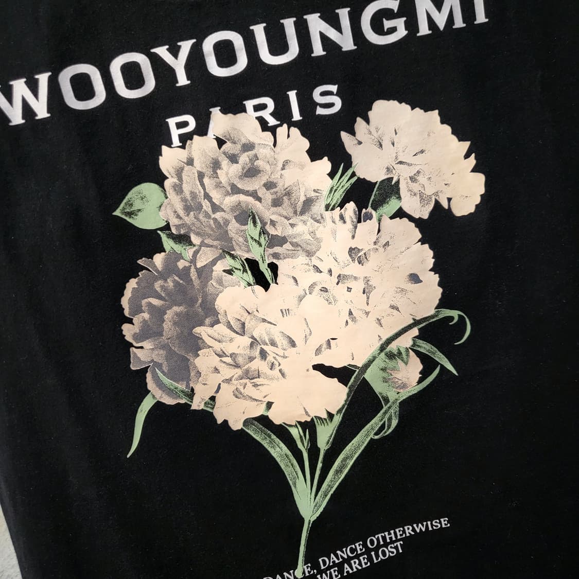 [발색] 48 / 21SS 우영미 플라워 백로고 반팔티  상품이미지3