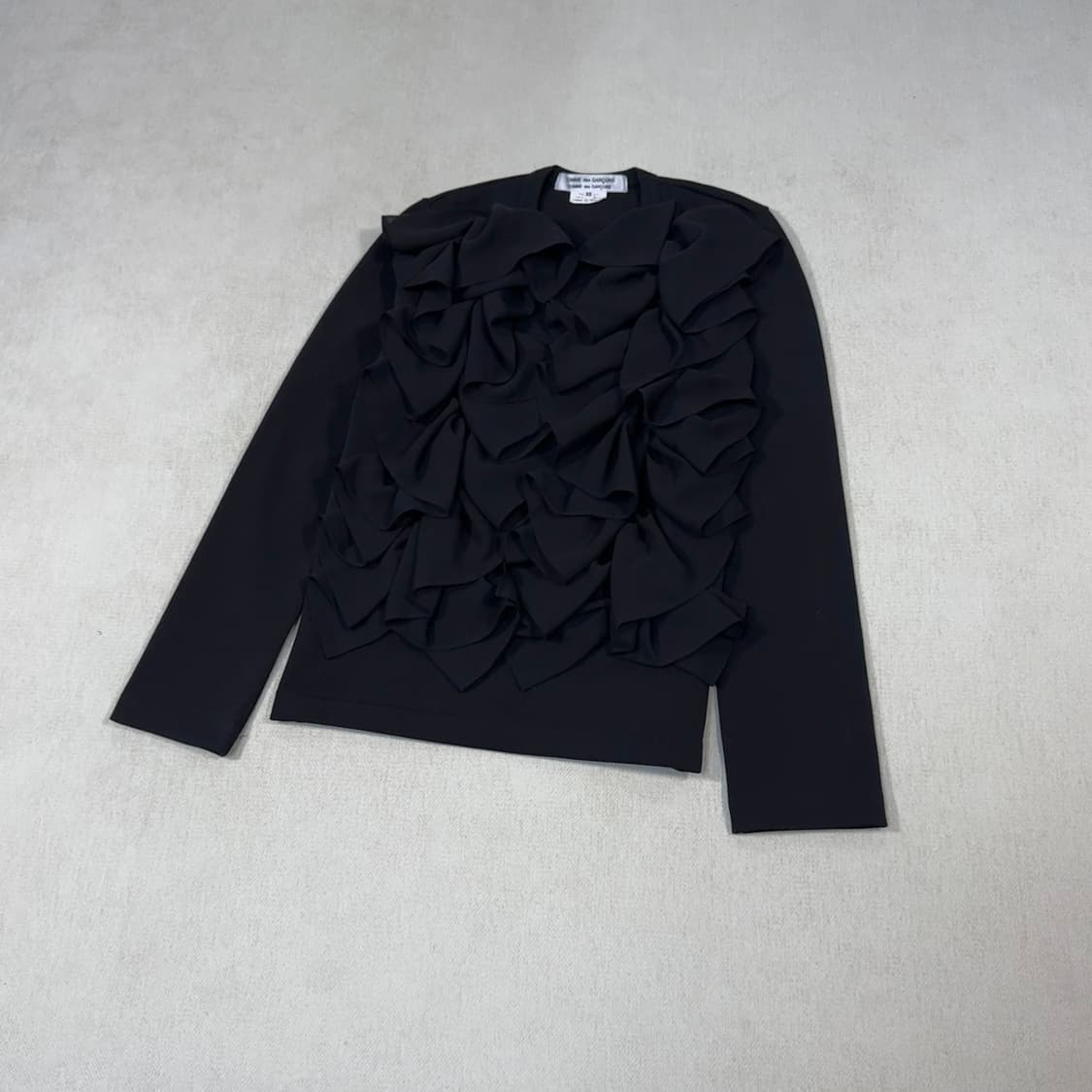 Ruffle Long Sleeve Black Tee 상품이미지2