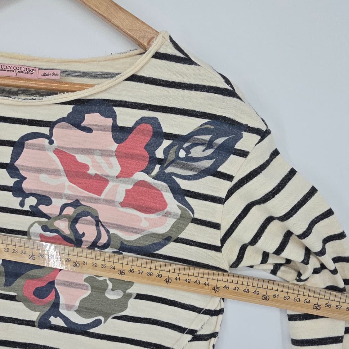 JUICY COUTURE 언발 스트라이프 플라워 크롭 티 (빈티지 무드) 상품이미지7