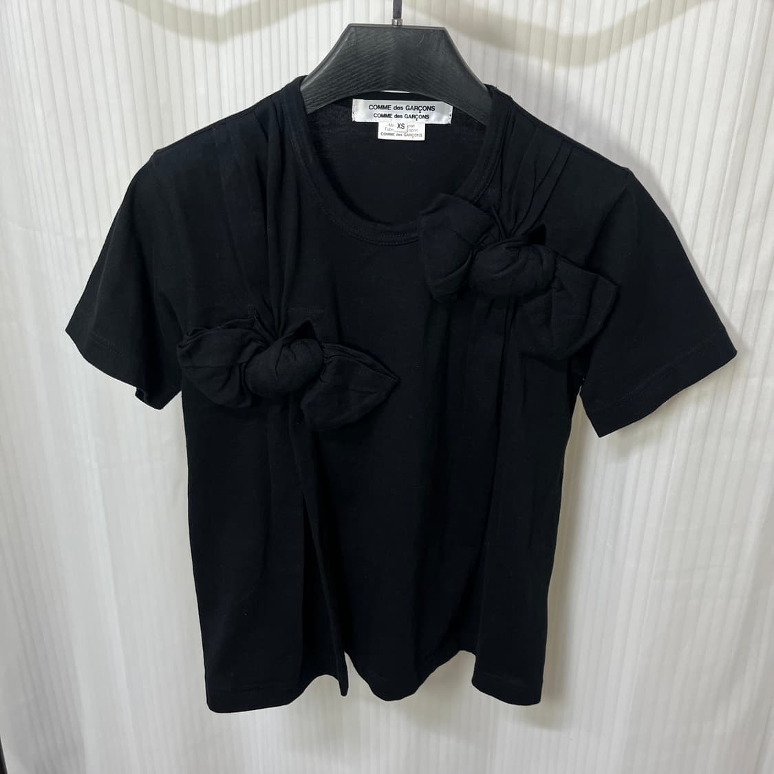 [xs] 꼼데가르송 리본 디자인 반팔 티셔츠 상품이미지1