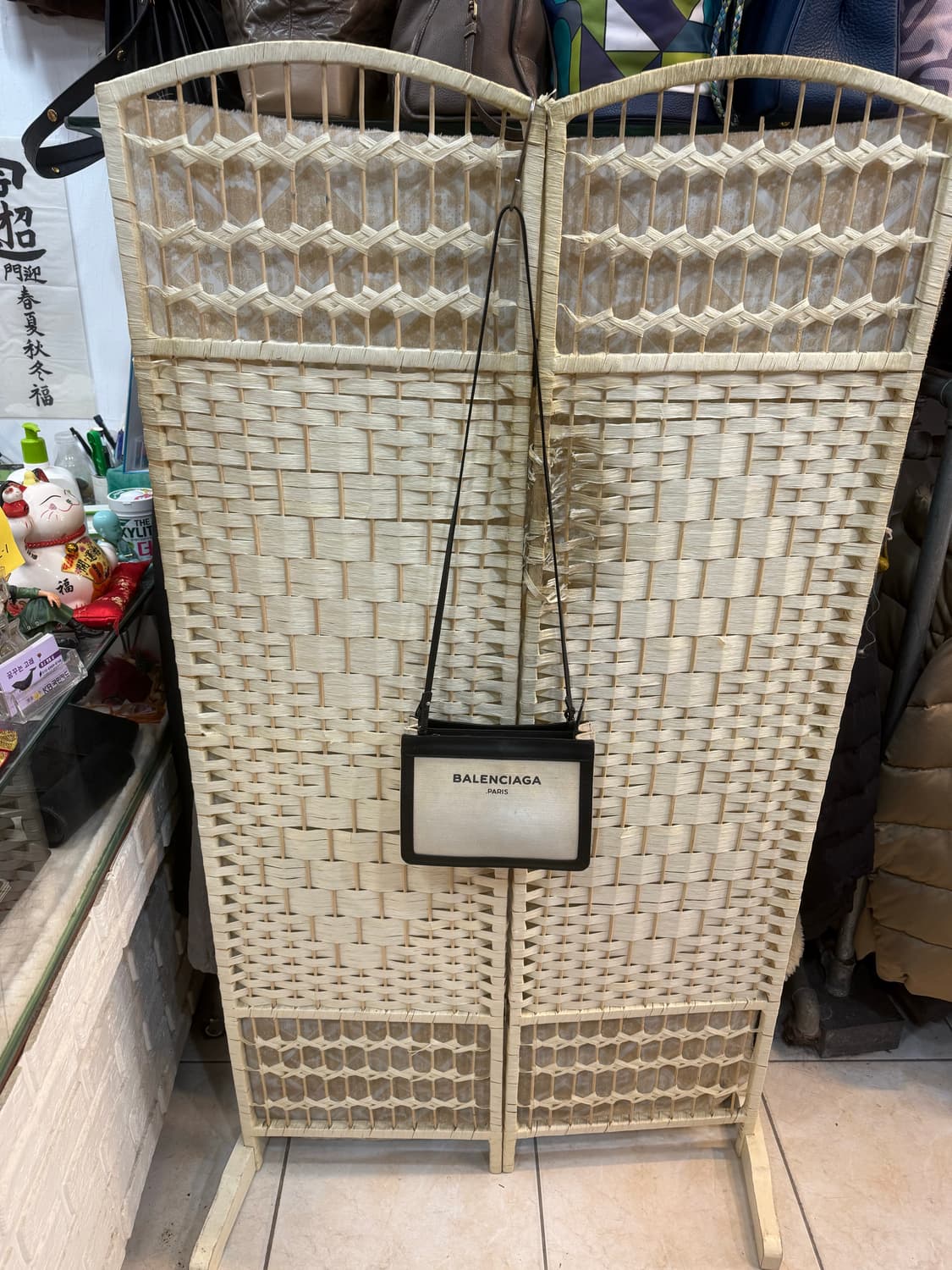 정품 발렌시아가 캔버스 포세트 크로스백 팝니다 상품이미지1