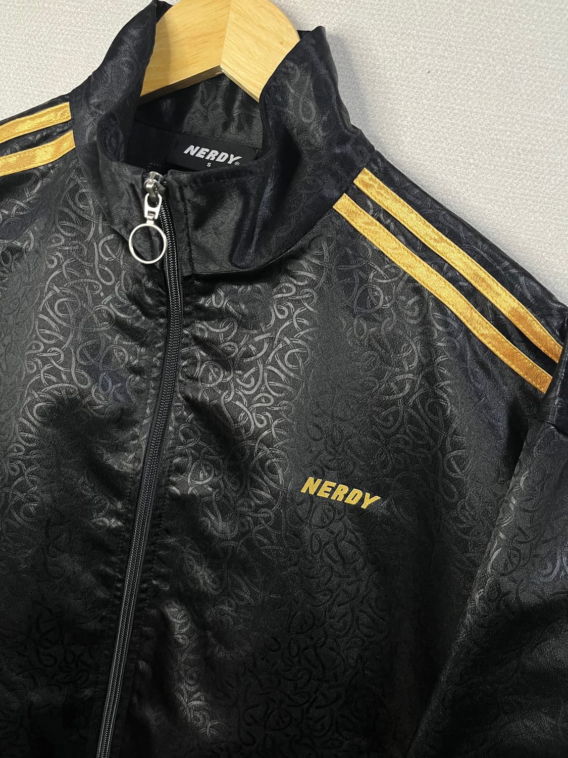 널디 블랙 금색 라인 져지 상품이미지3