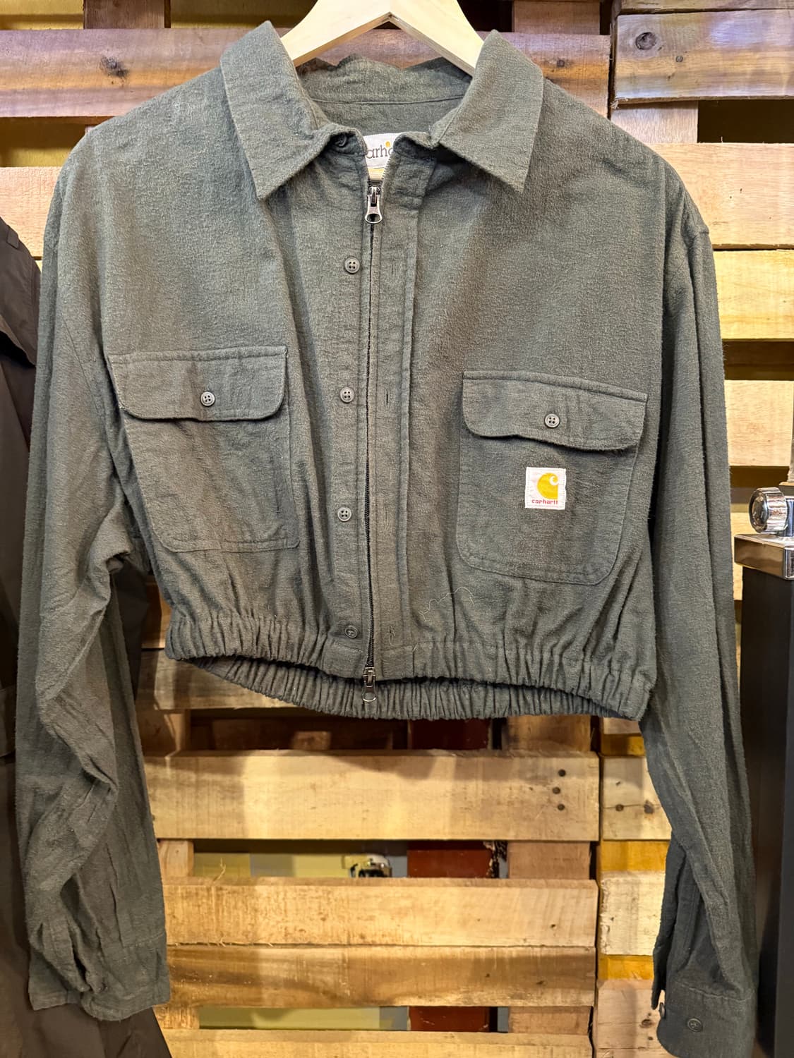 칼하트 카키 리메이크 크롭 셔츠 자켓 상품이미지1