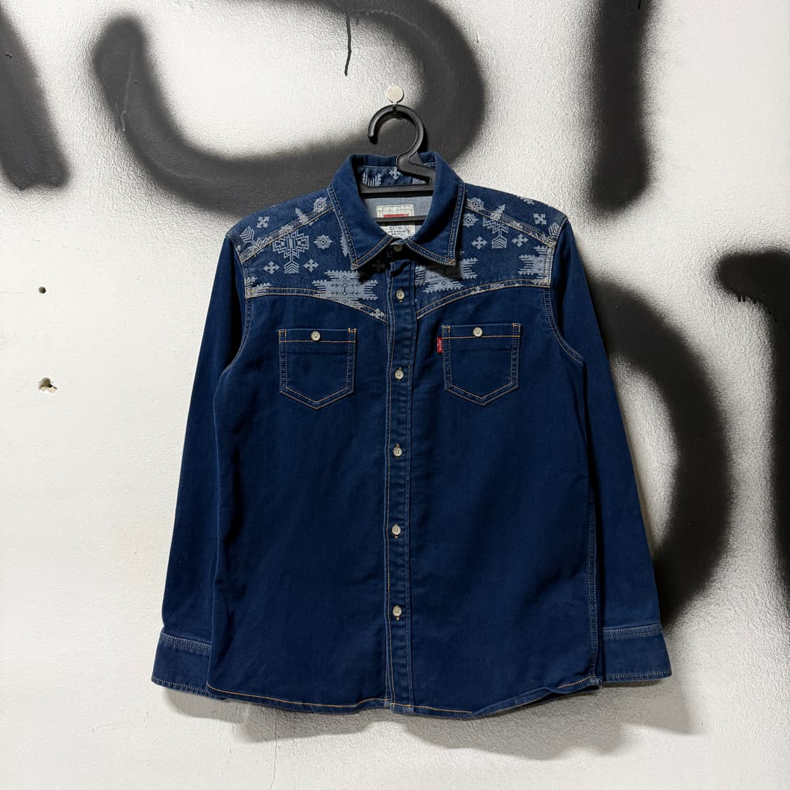 리바이스 오리지널 웨스턴 패턴 디테일 더블포켓 데님 셔츠 상품이미지1