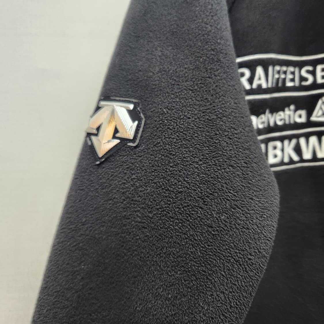 데상트 스폰서 로고 플리스(후리스) 집업 L 상품이미지5