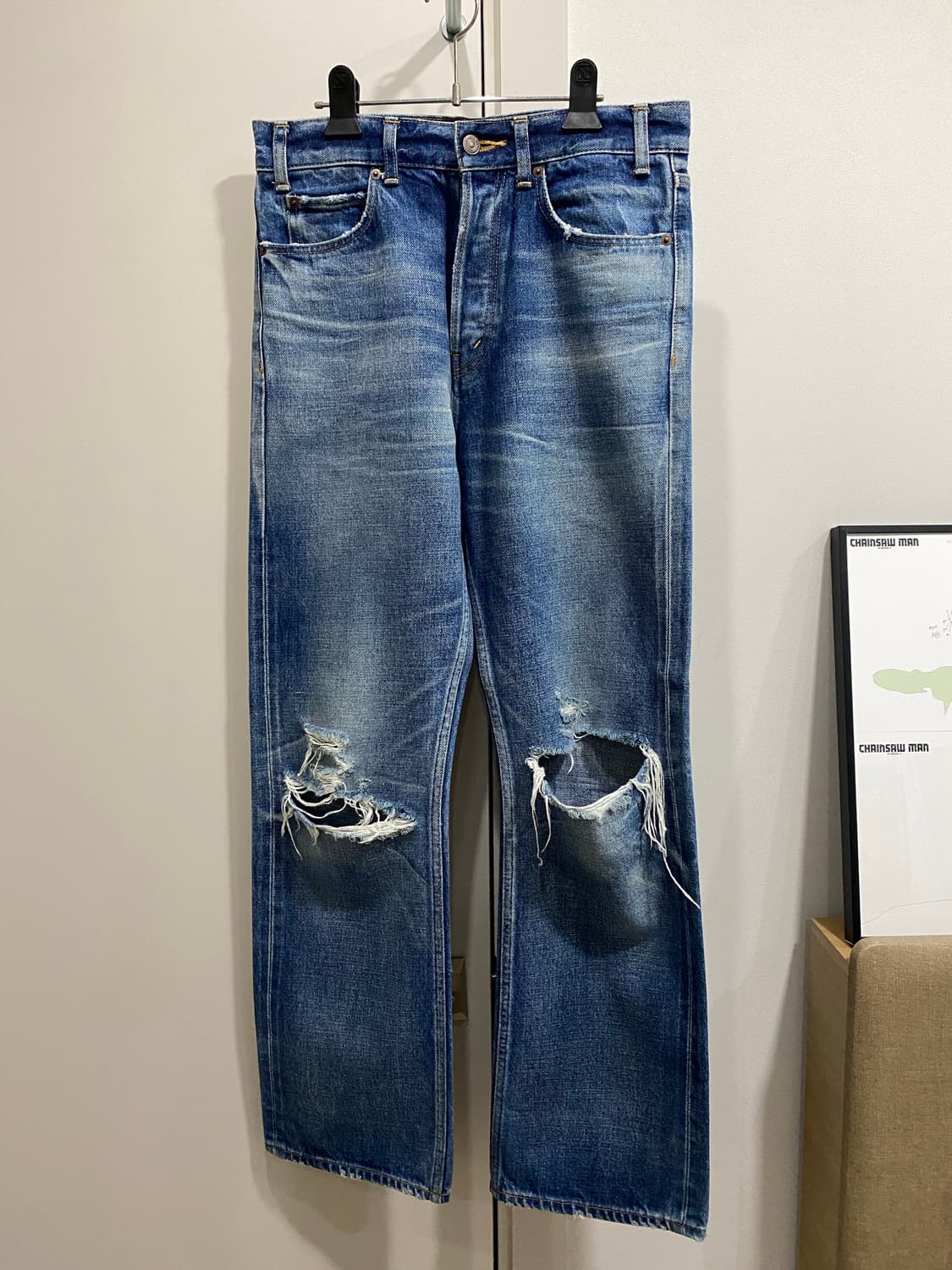 셀린느 21fw 커트 디스트로이드 진 상품이미지1