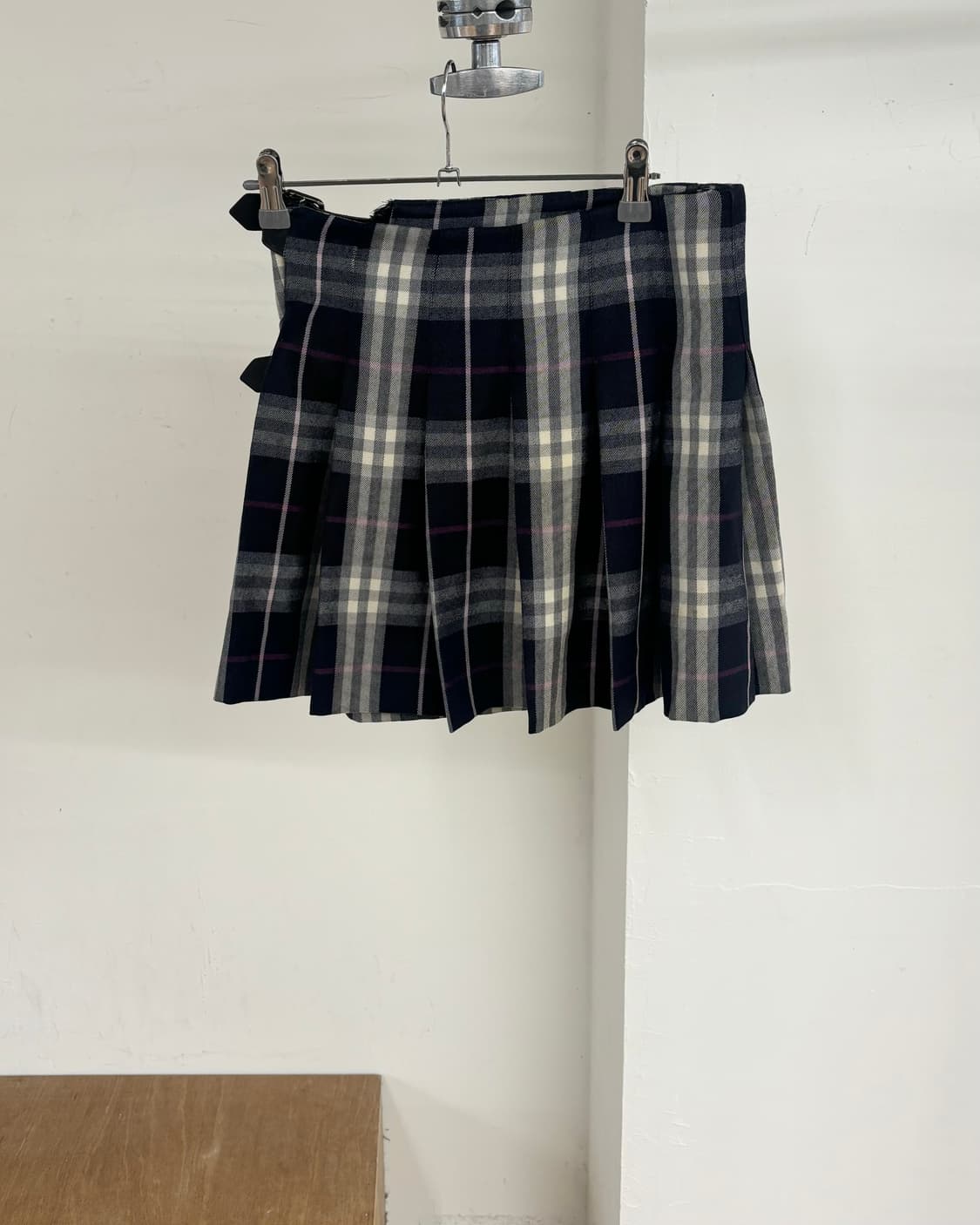 버버리 핑크 네이비 체크 버클 스커트 상품이미지4