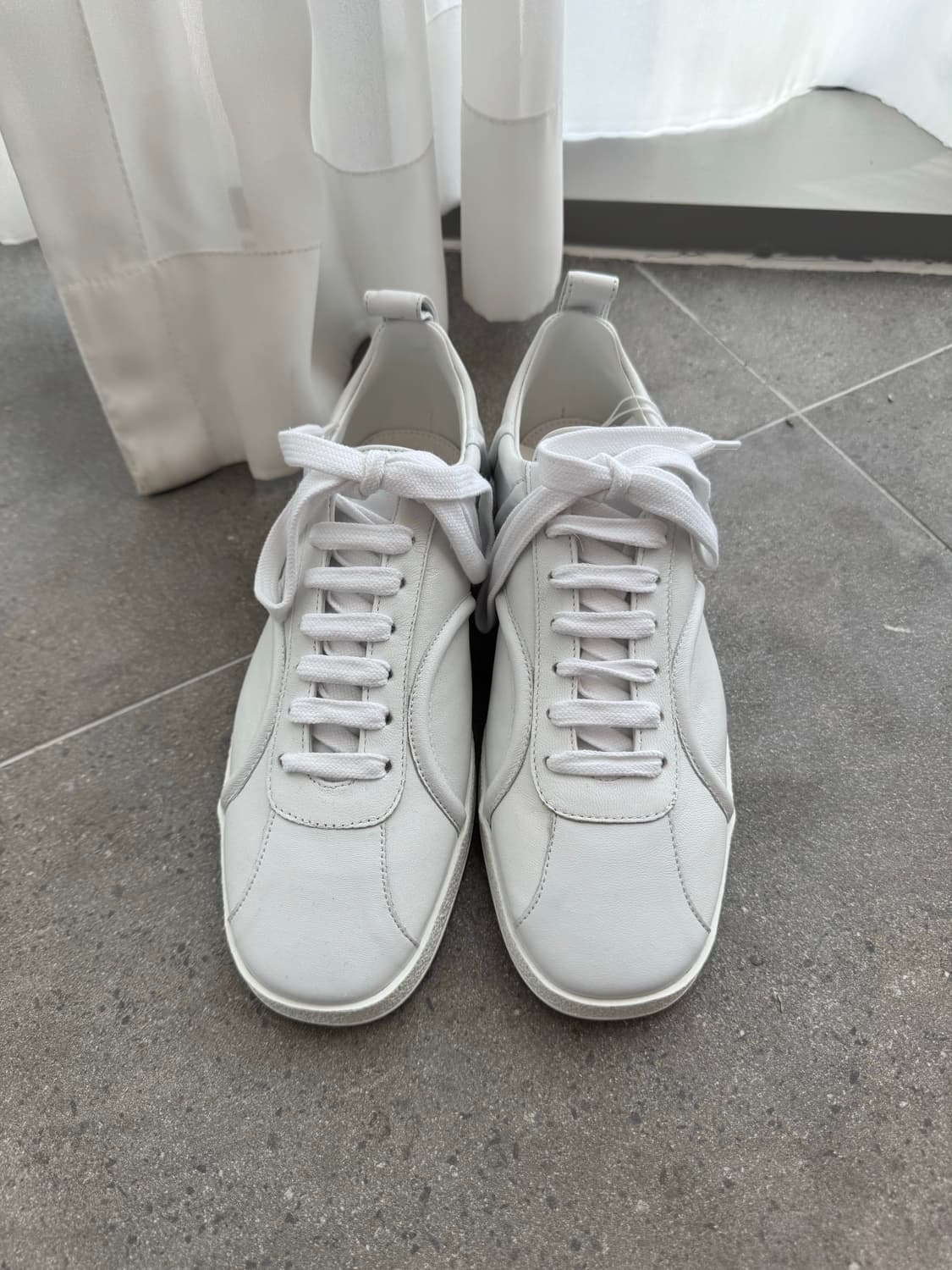 토템 레더 스니커즈 화이트 상품이미지1