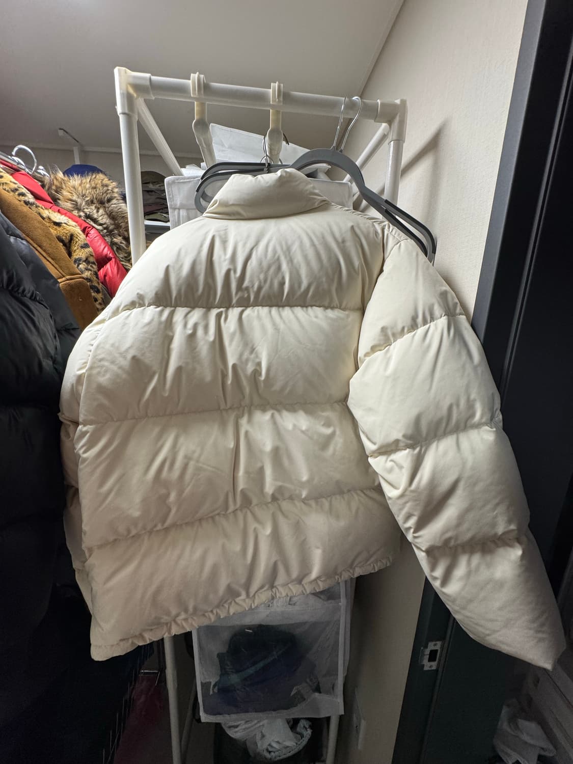 인사일런스 에센셜 다운 자켓 CREAM 상품이미지10