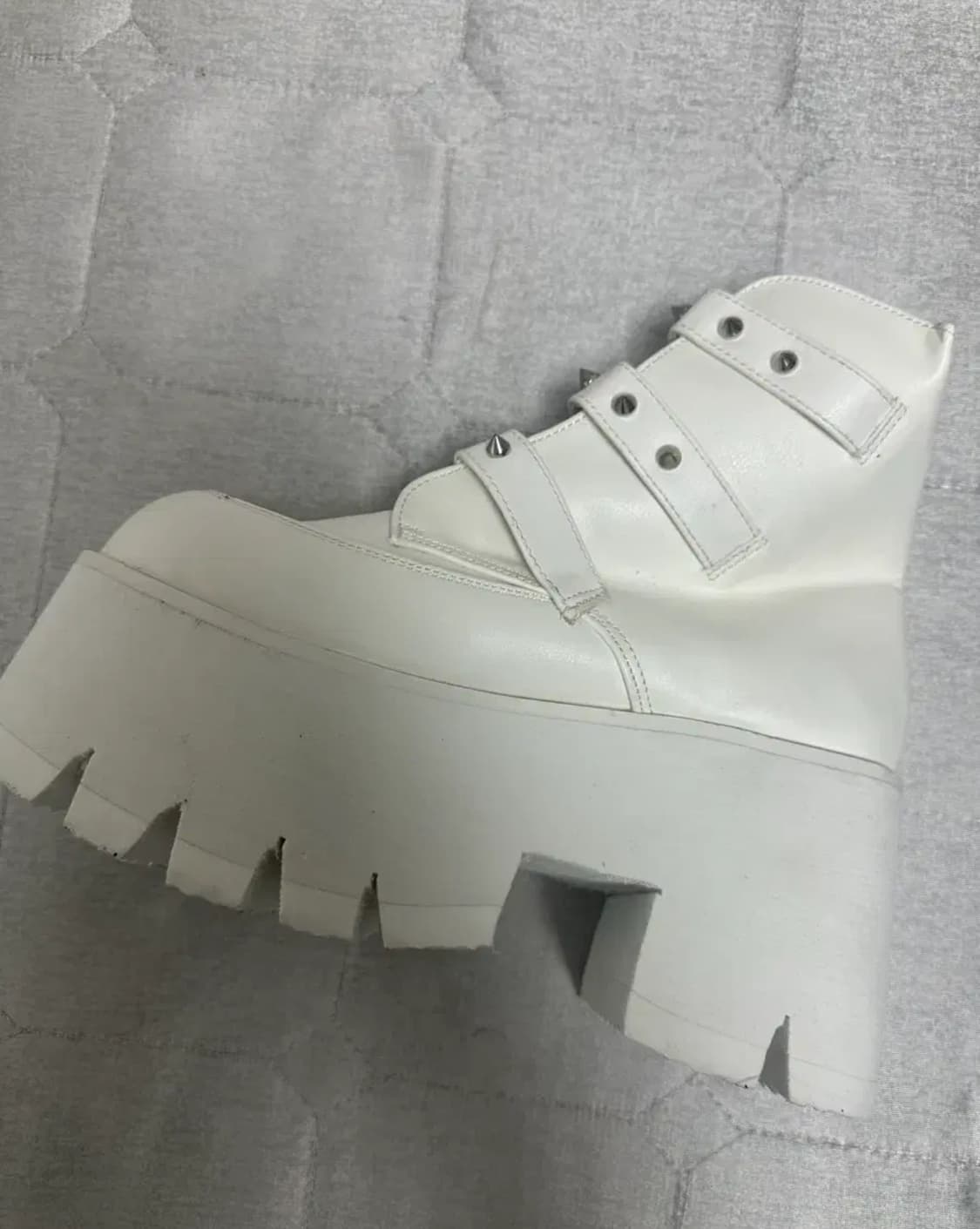 데모니아 애쉬55 청키힐 박쥐팬던트 앵클 부츠 화이트 250 지뢰계 통굽 상품이미지2