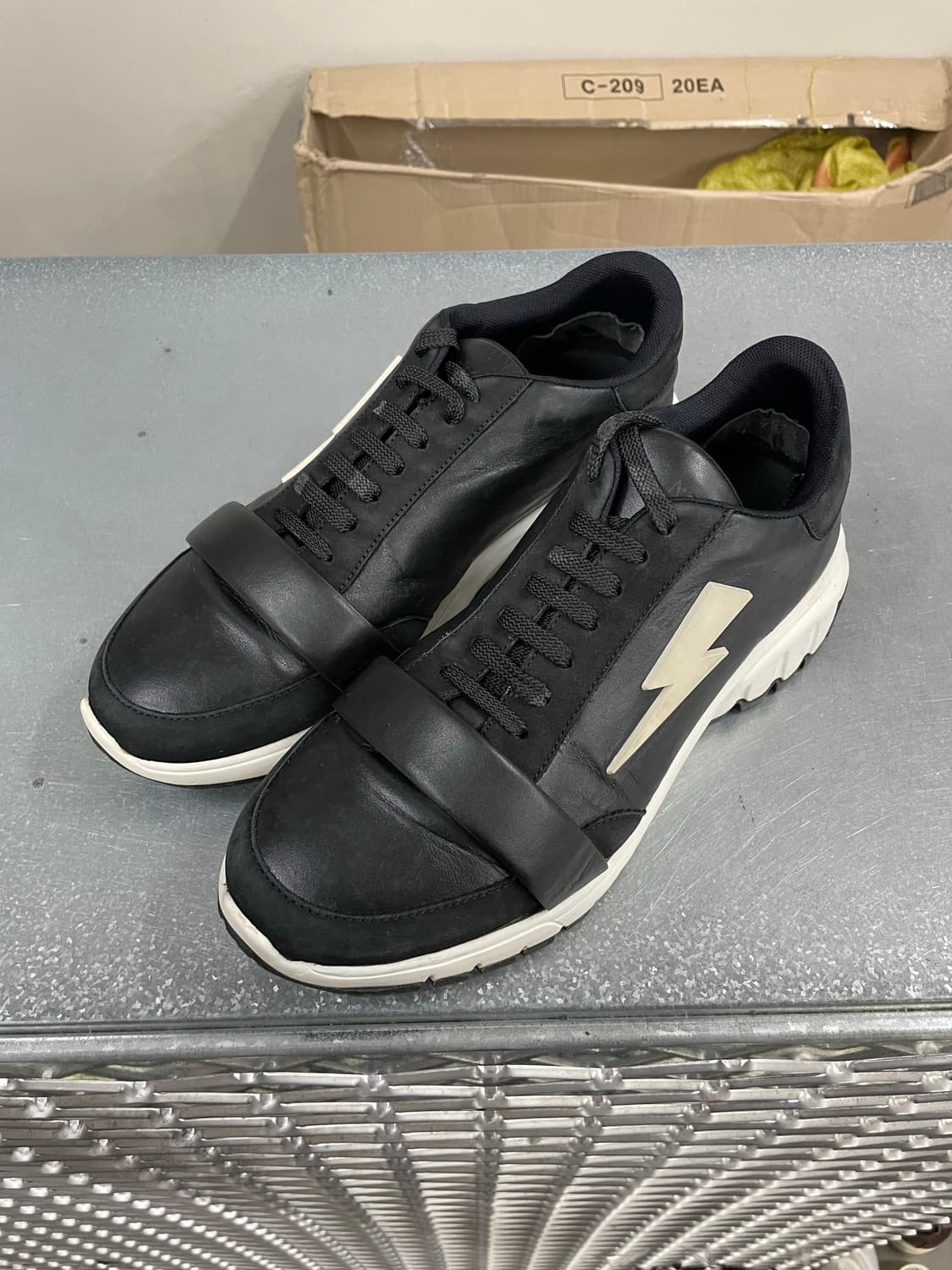 닐바렛 썬더 스트랩 스니커즈 40 상품이미지2