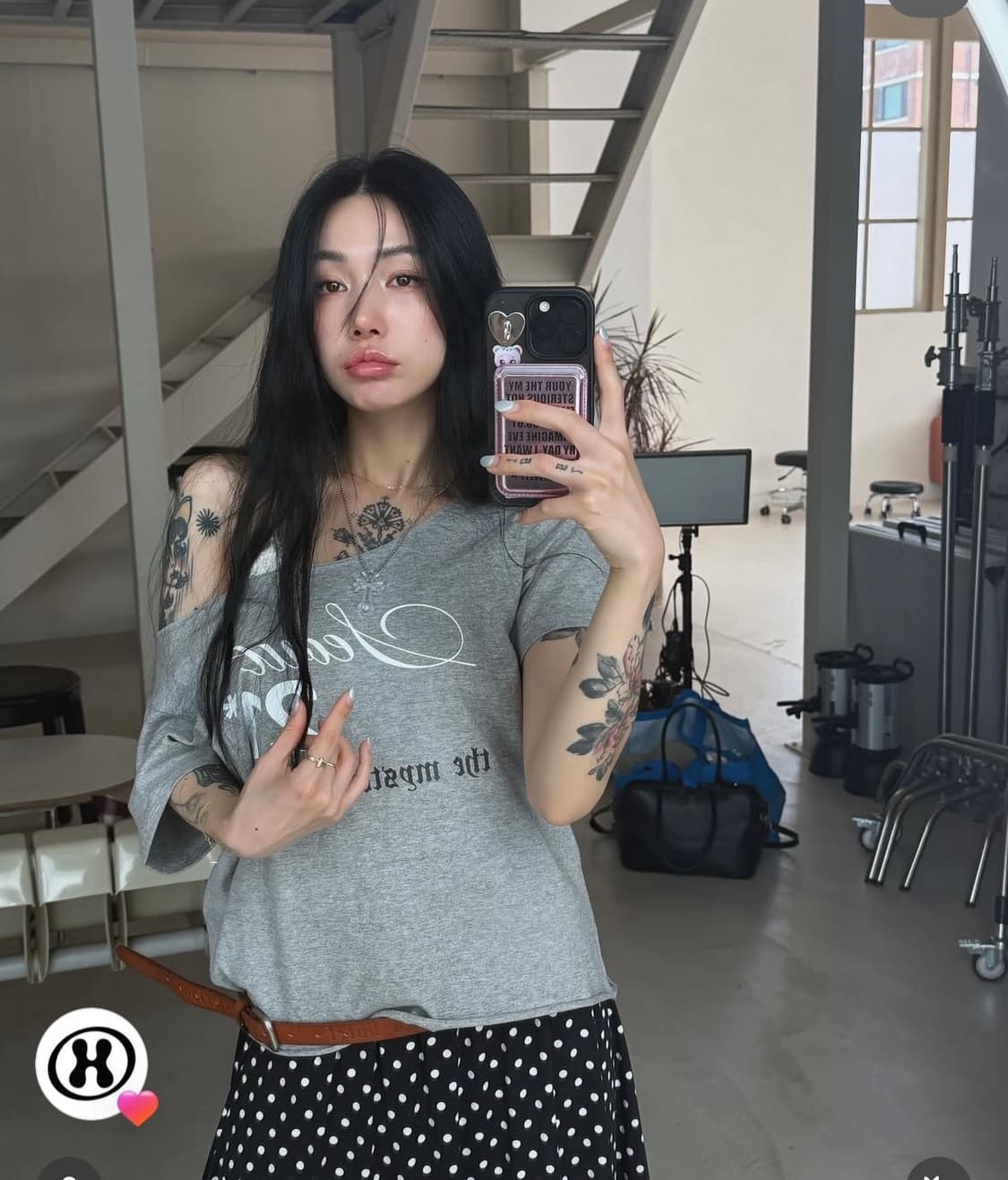 더미스테리어스호텔 씨티 반팔티 상품이미지1