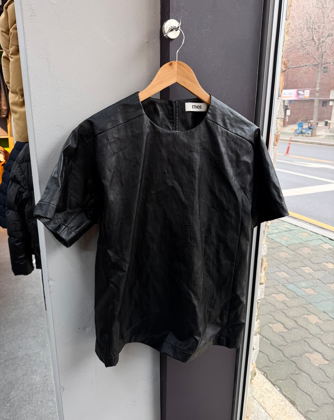 에토스 레더 하프 슬리브 탑 상품이미지4