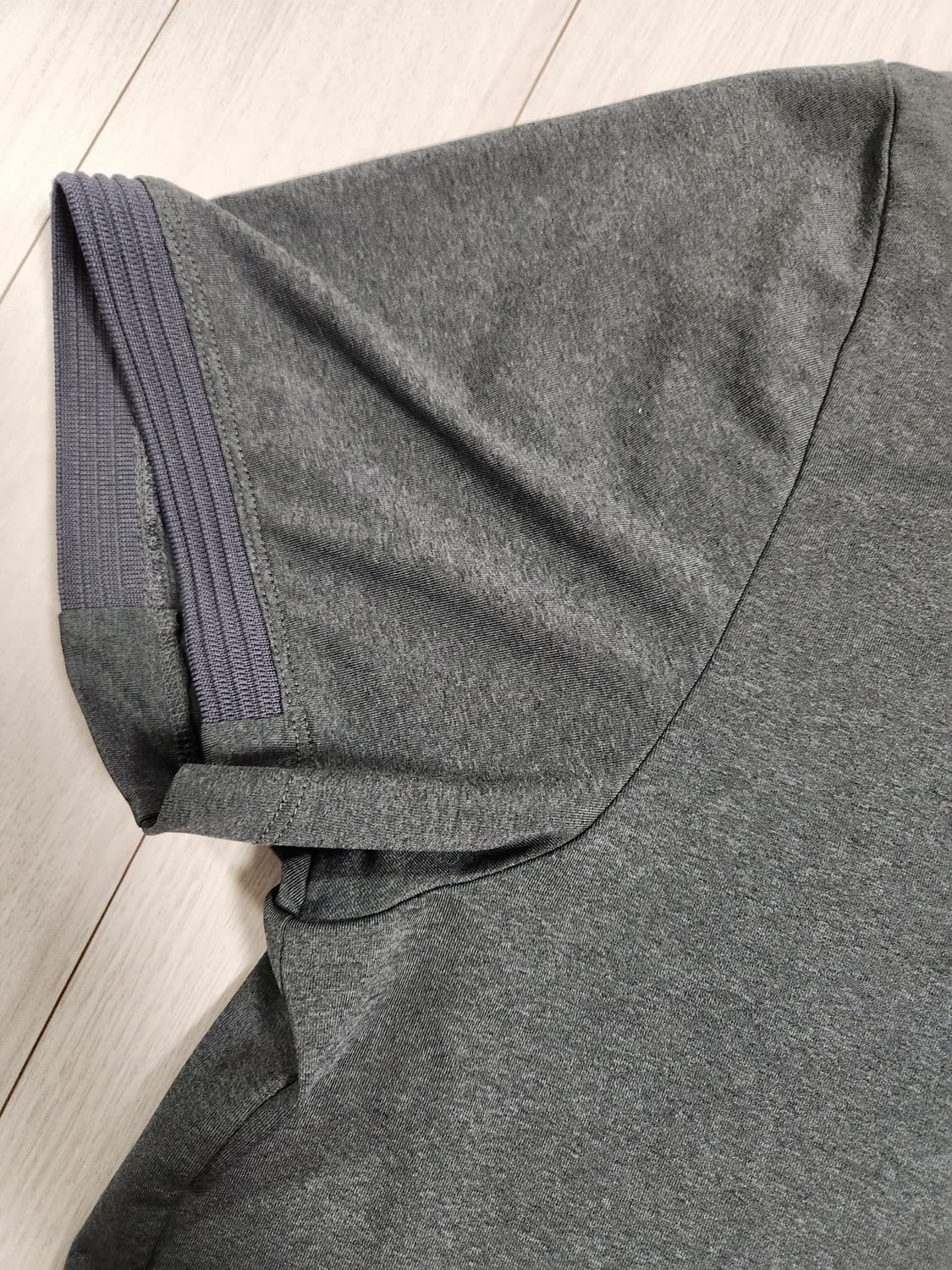 새상품급)아디다스 골프 카라 폴로티 사이즈L

오염 하자없이 깨끗해요^^ 상품이미지5