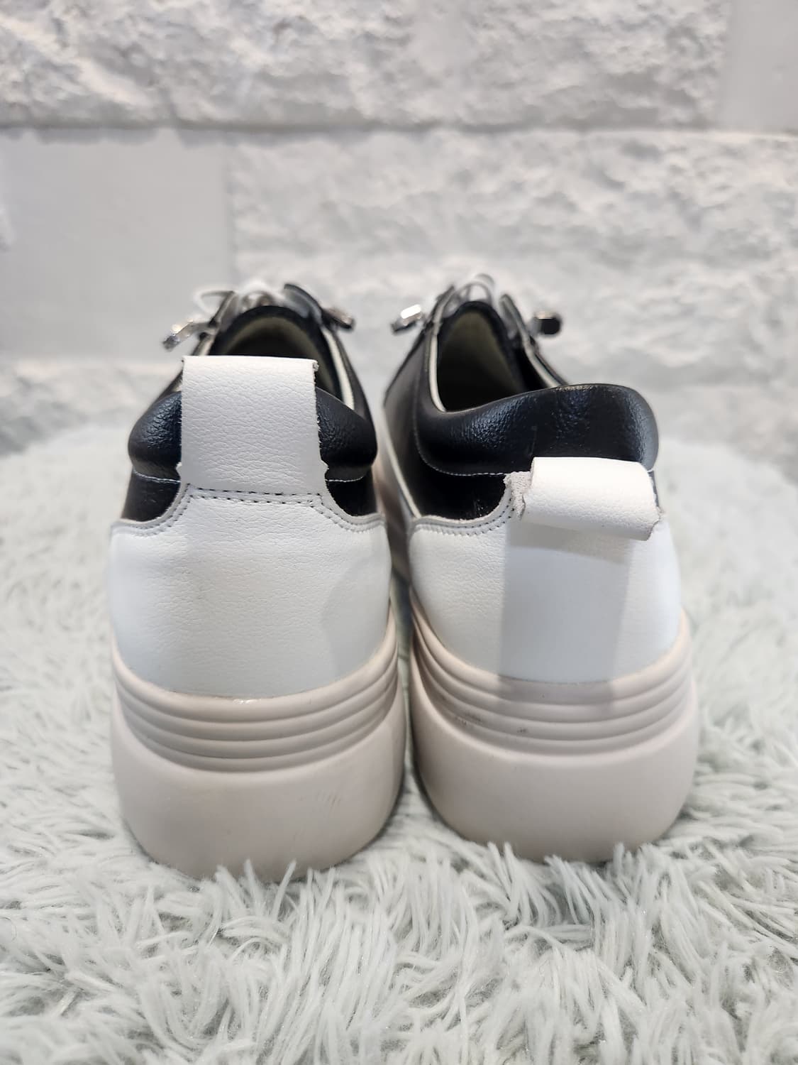 "5cm 키높이 블랙&화이트 플랫폼 스니커즈 👟"
240 상품이미지5