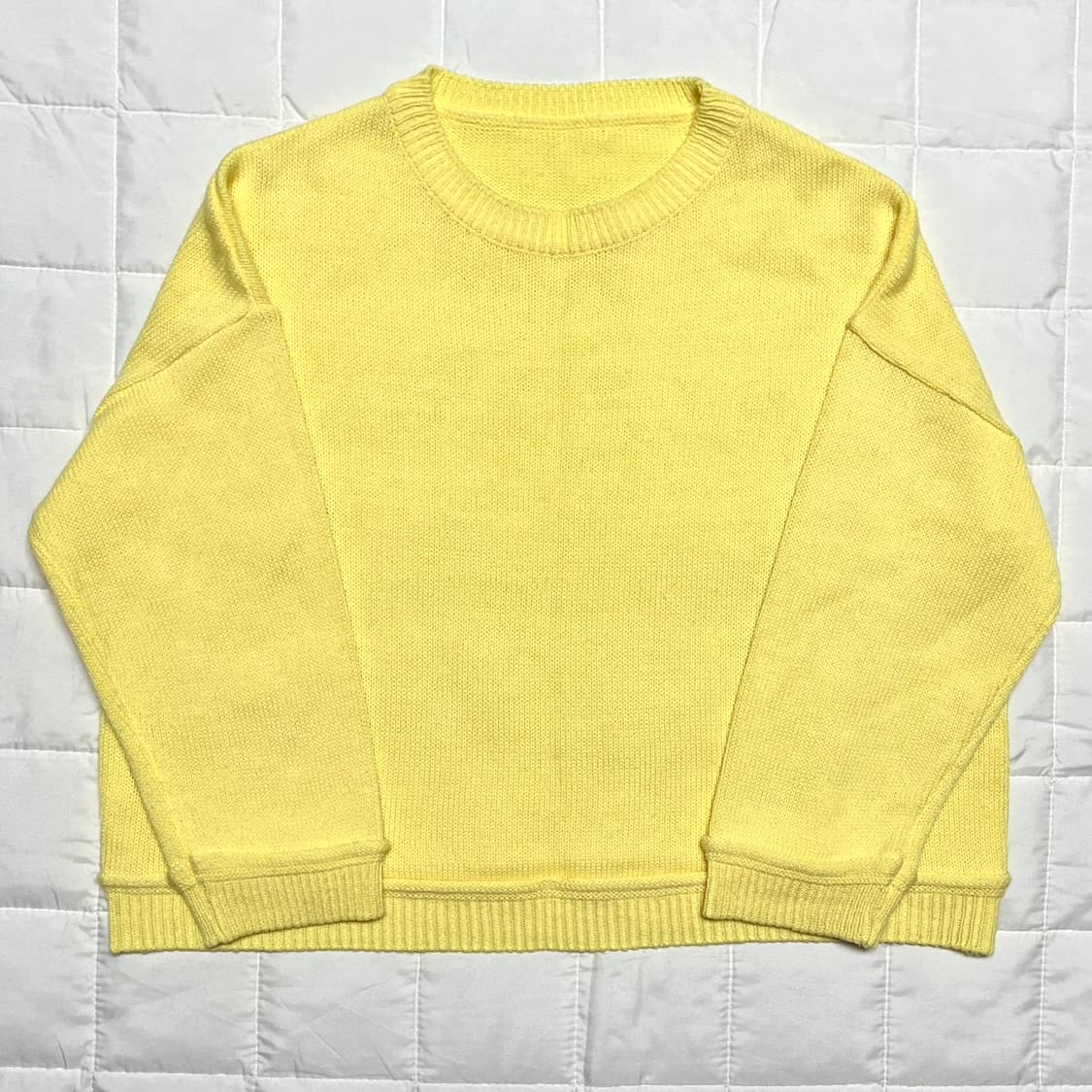 옐로우 노란색 라운드넥 니트 상품이미지1